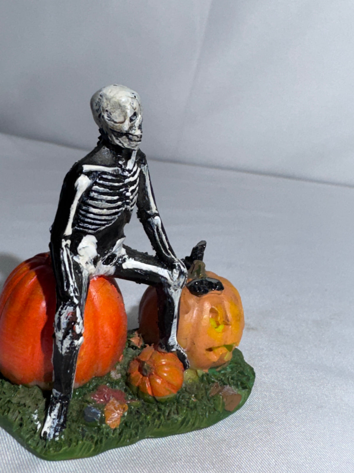 LEMAX Spooky Town Halloween Companions – Retired Halloween Figurine – Missing Black Cat