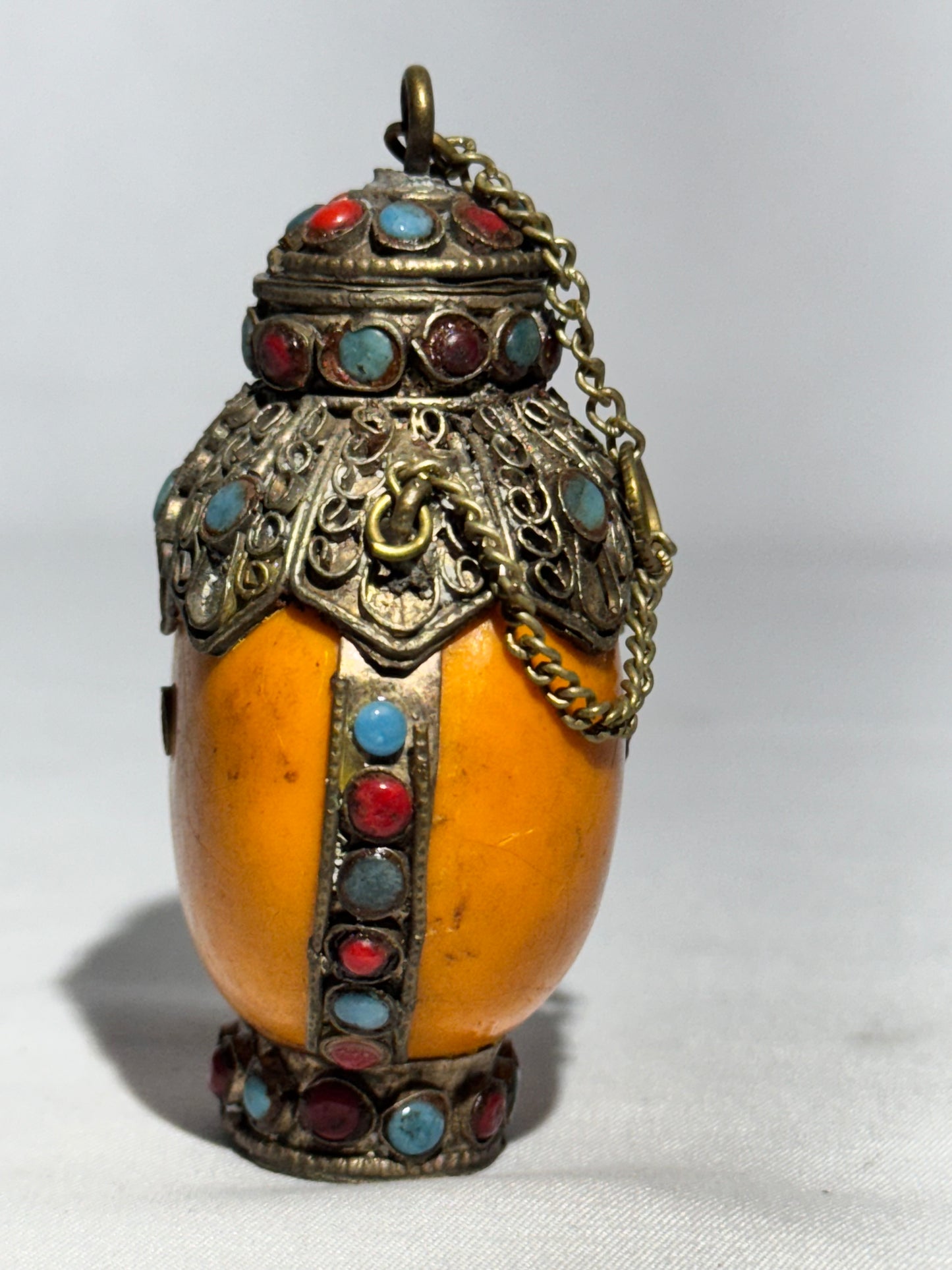 Antique Tibetan Silver Snuff Bottle with Coral and Turquoise Inlay – Ornate Metalwork & Chain Stopper