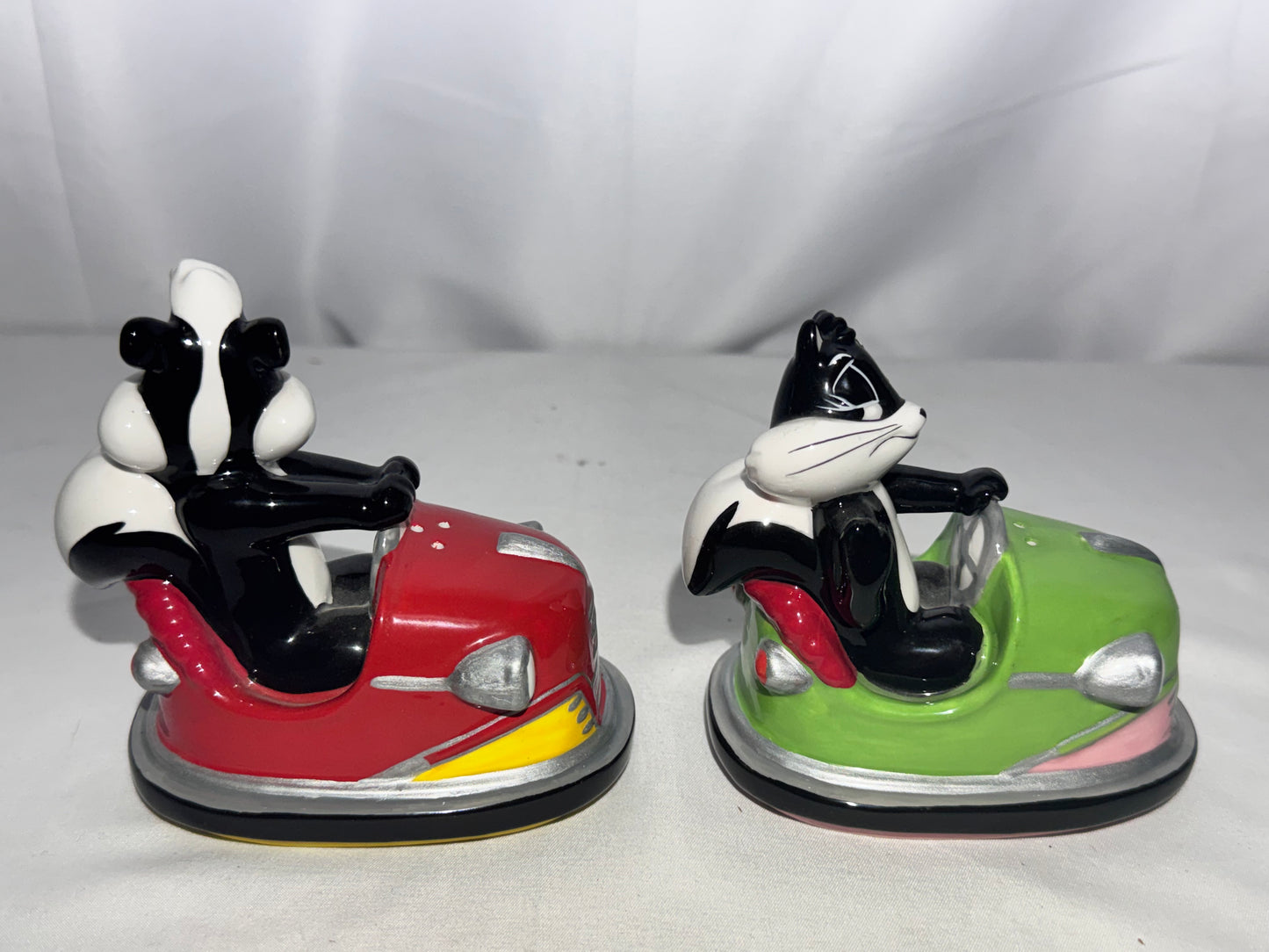 Warner Bros. Looney Tunes Pepe Le Pew & Penelope Salt & Pepper Shakers (1999)