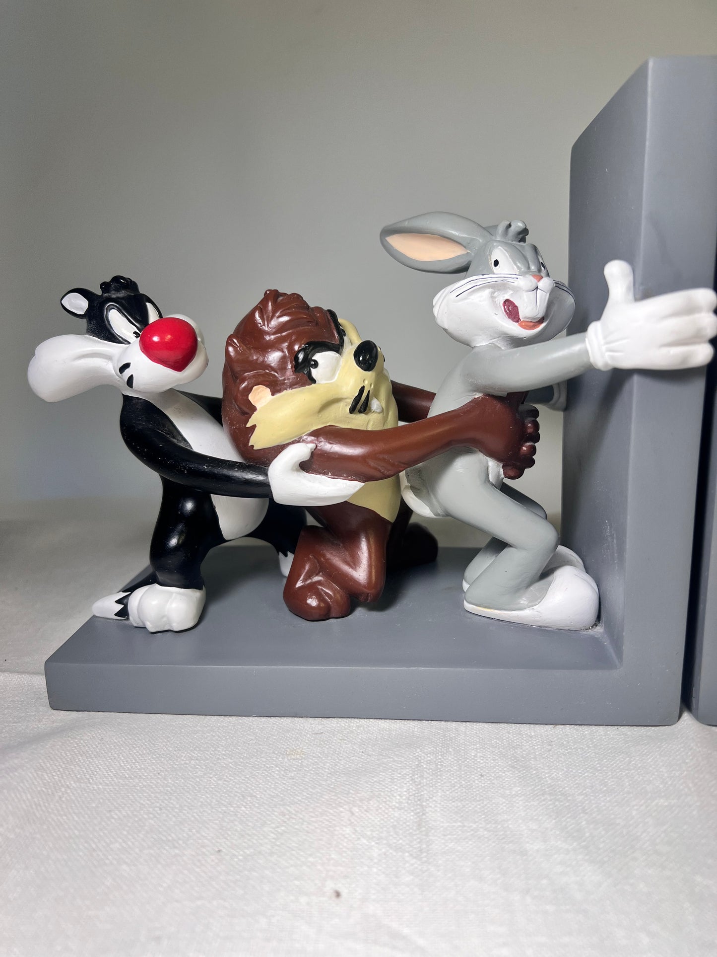 Looney Tunes Bookends-bugs Bunny, Tasmanian, devil, Sylvester, Wile E coyote, Yosemite, Sam, Tweety Bird-Warner Brothers