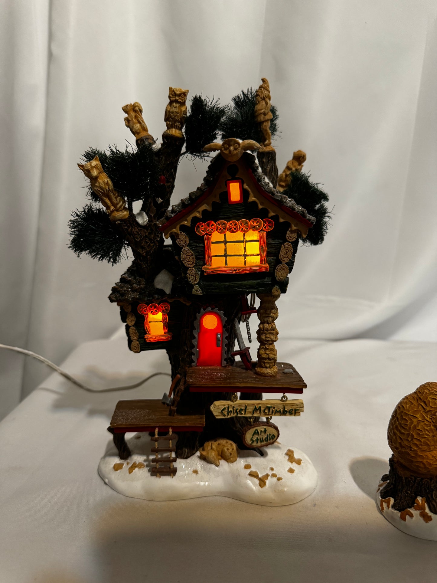 Department 56 North Pole Woods “Chisel McTimber Art Studio”
