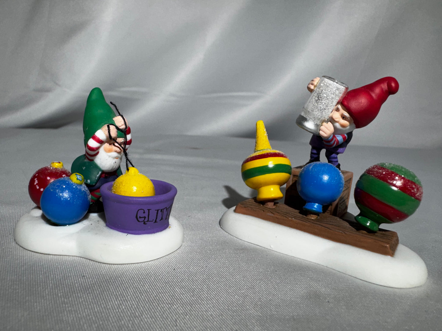 Department 56 North Pole Village Glitter Detail #56.56812 Retired Accessory Set w/ Box Repaired