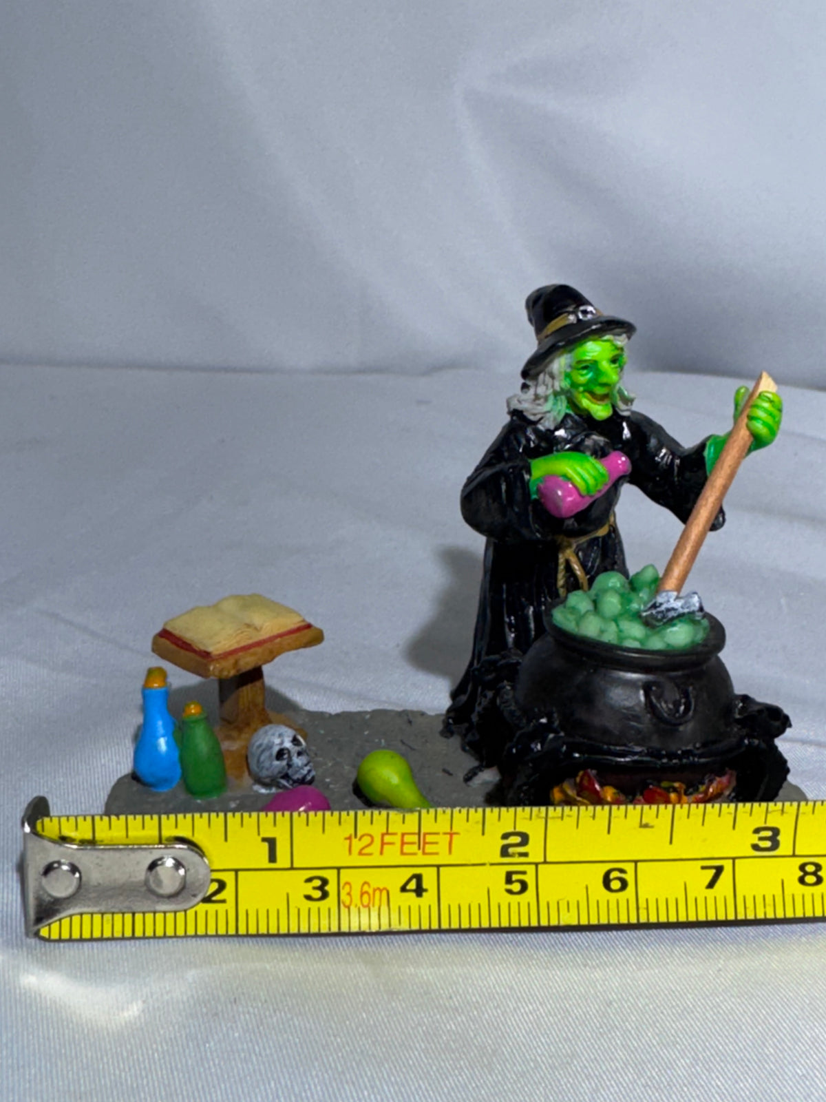 Lemax Spooky Town “The Witch’s Cauldron” #42840 — Halloween Village Figurine read