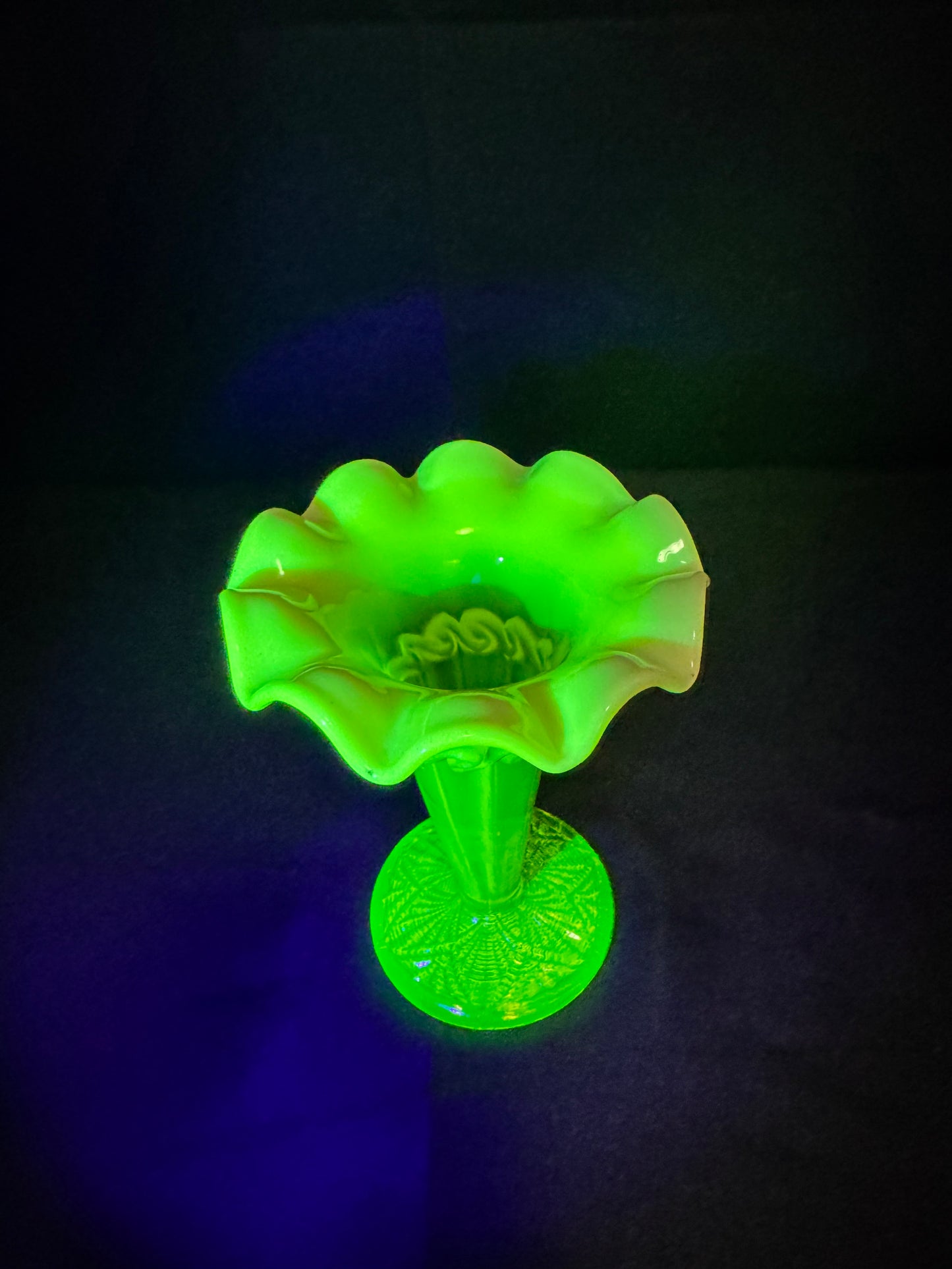 Vintage Davidson Pearline Primrose Uranium Glass Vase – Fluted & Ruffled