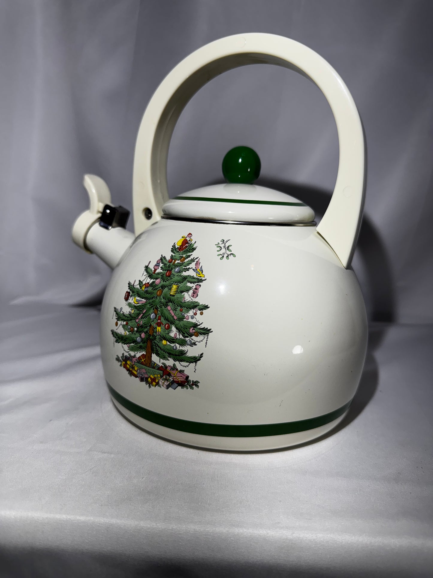 Spode Christmas Tree Enamel on Steel Whistling Tea Kettle 2.2 Qt w/ Original Box Holiday