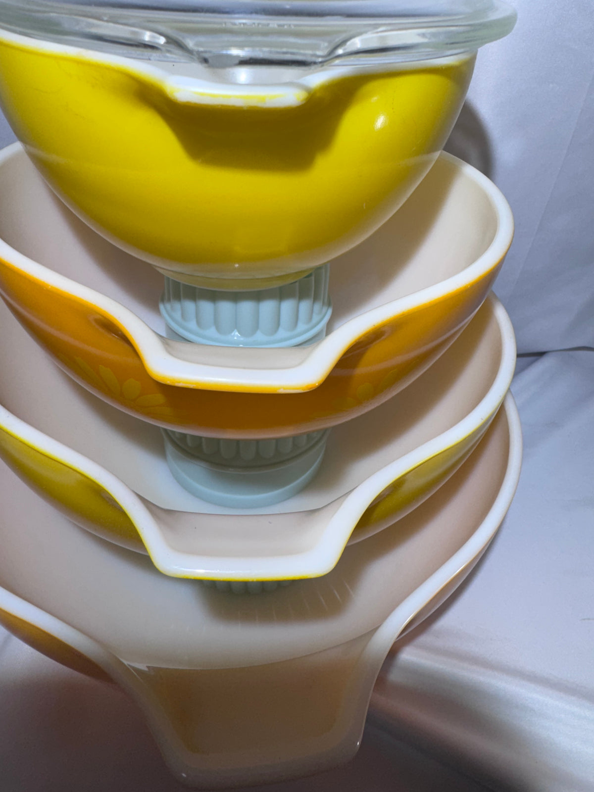 Vintage Pyrex Daisy Sunflower Mixing Bowls & Covered Casserole Dishes – 1970s – Set of 9 Pieces