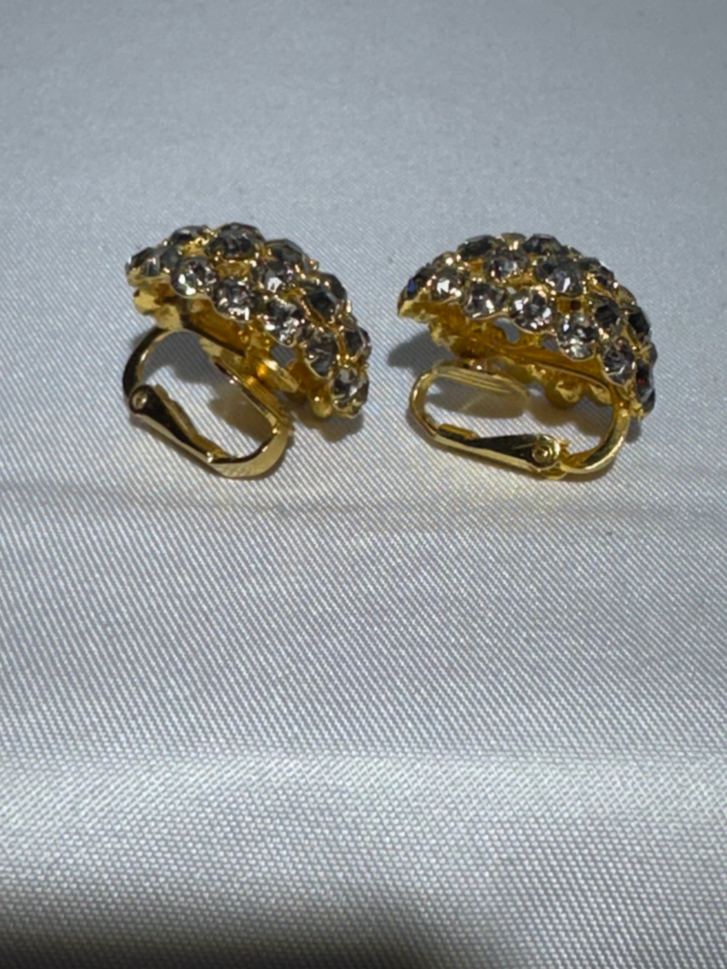 Vintage 1940s Castlecliff Clip-On Earrings – Gold-Tone Dome with Blue-Gray Rhinestones