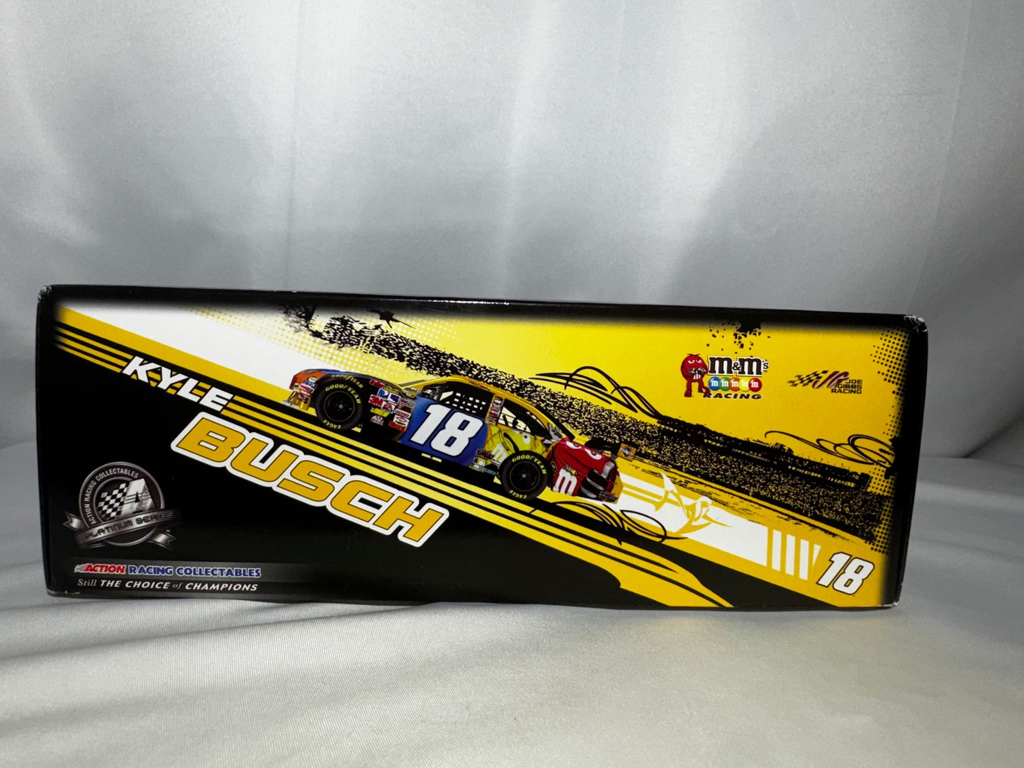 2009 Kyle Busch #18 M&M’s Toyota Camry 1:24 Action Platinum Series Diecast w/ Box