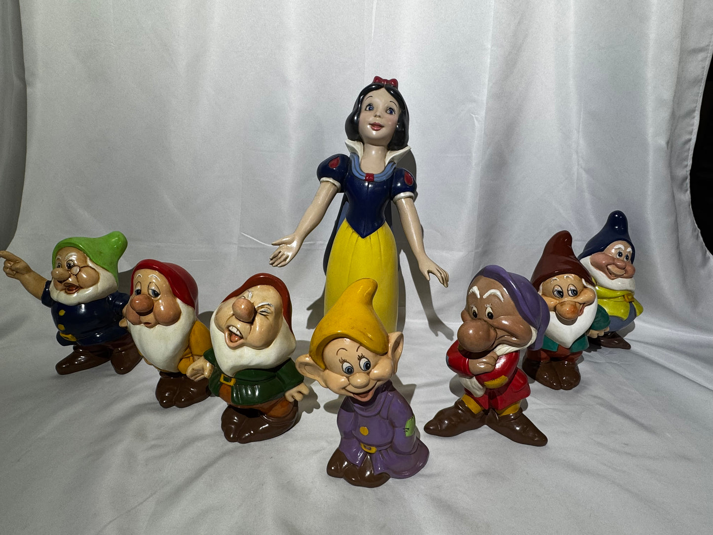 Vintage Walt Disney Prod Snow White & 7 Dwarfs XL Ceramic Set 16” Complete