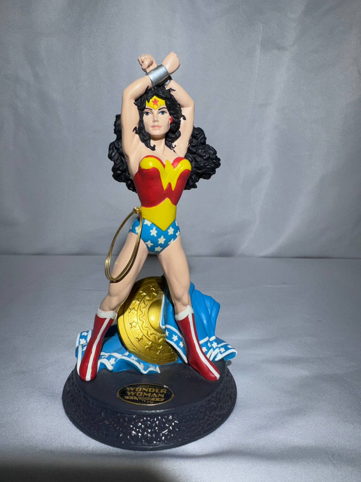 Hallmark 1996 DC Super Heroes Modern Era Wonder Woman Figurine – “Warrior of Strength and Wisdom”