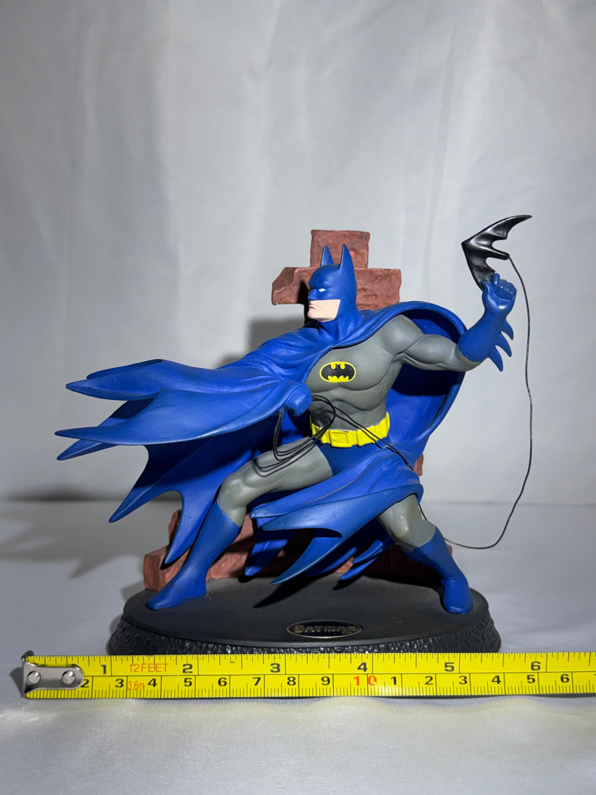 1996 Hallmark DC Super Heroes Collection Batman “Guardian of Gotham City” Figurine QHF3104 – Box & COA