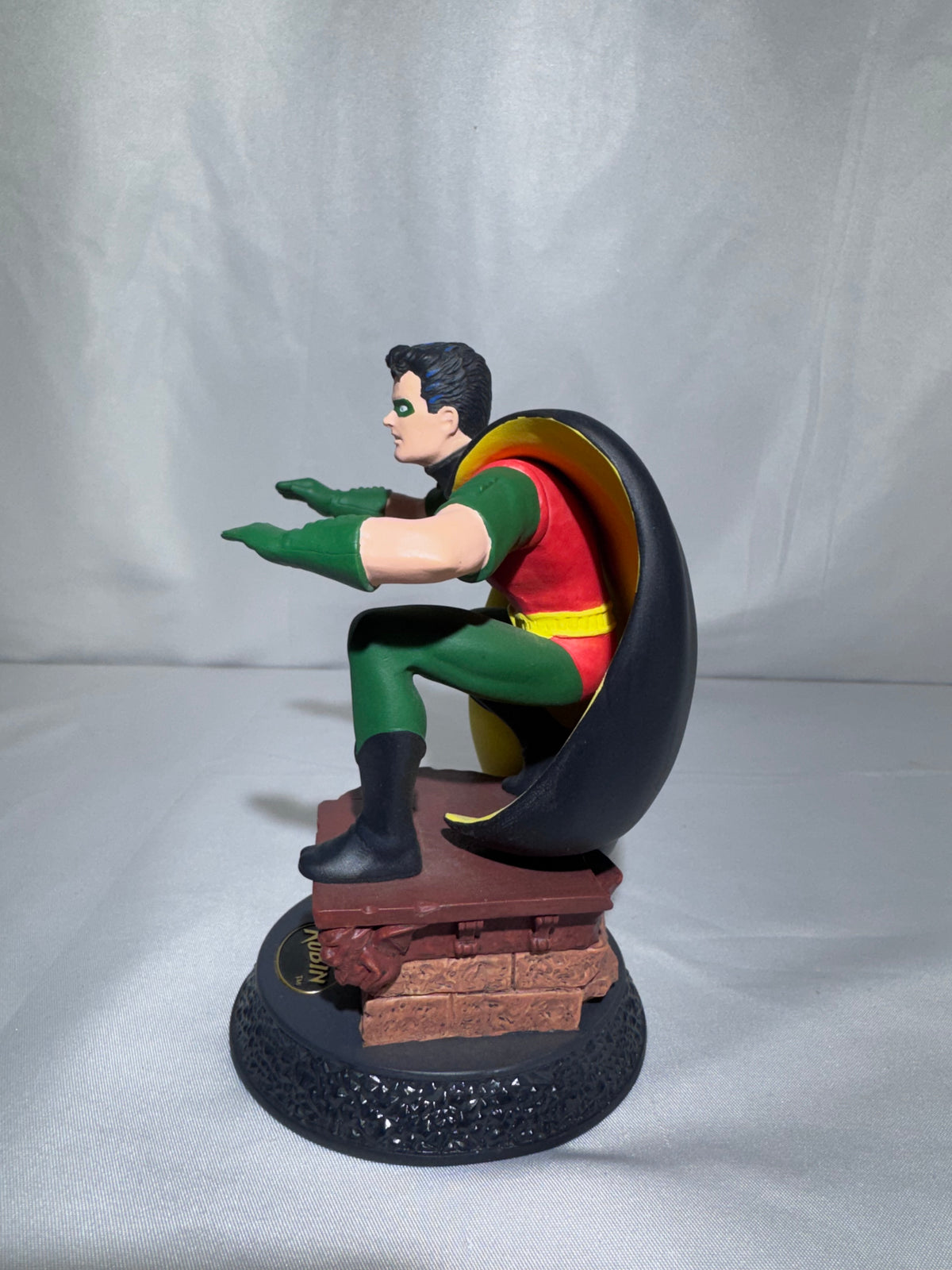 Hallmark 1996 DC Super Heroes Modern Era Robin Figurine – “World’s Bravest Teenager”