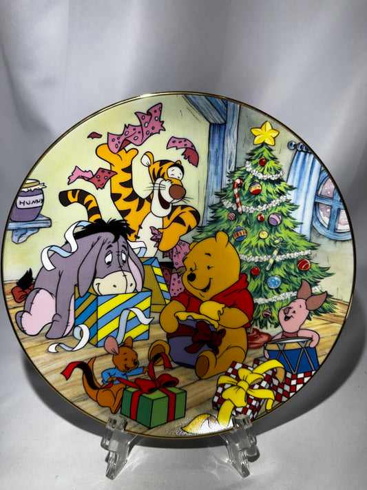 Bradford Exchange Winnie the Pooh “Hooray for Christmas” Plate 4th Issue 100 Acre Wood Holiday Gold Trim