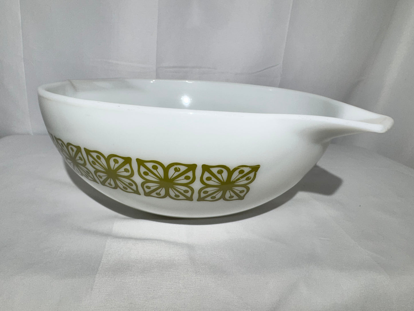 Vintage Pyrex 4 Qt Cinderella Mixing Bowl – Autumn Floral / Dutch Clover (Verde Square Flowers) – #444