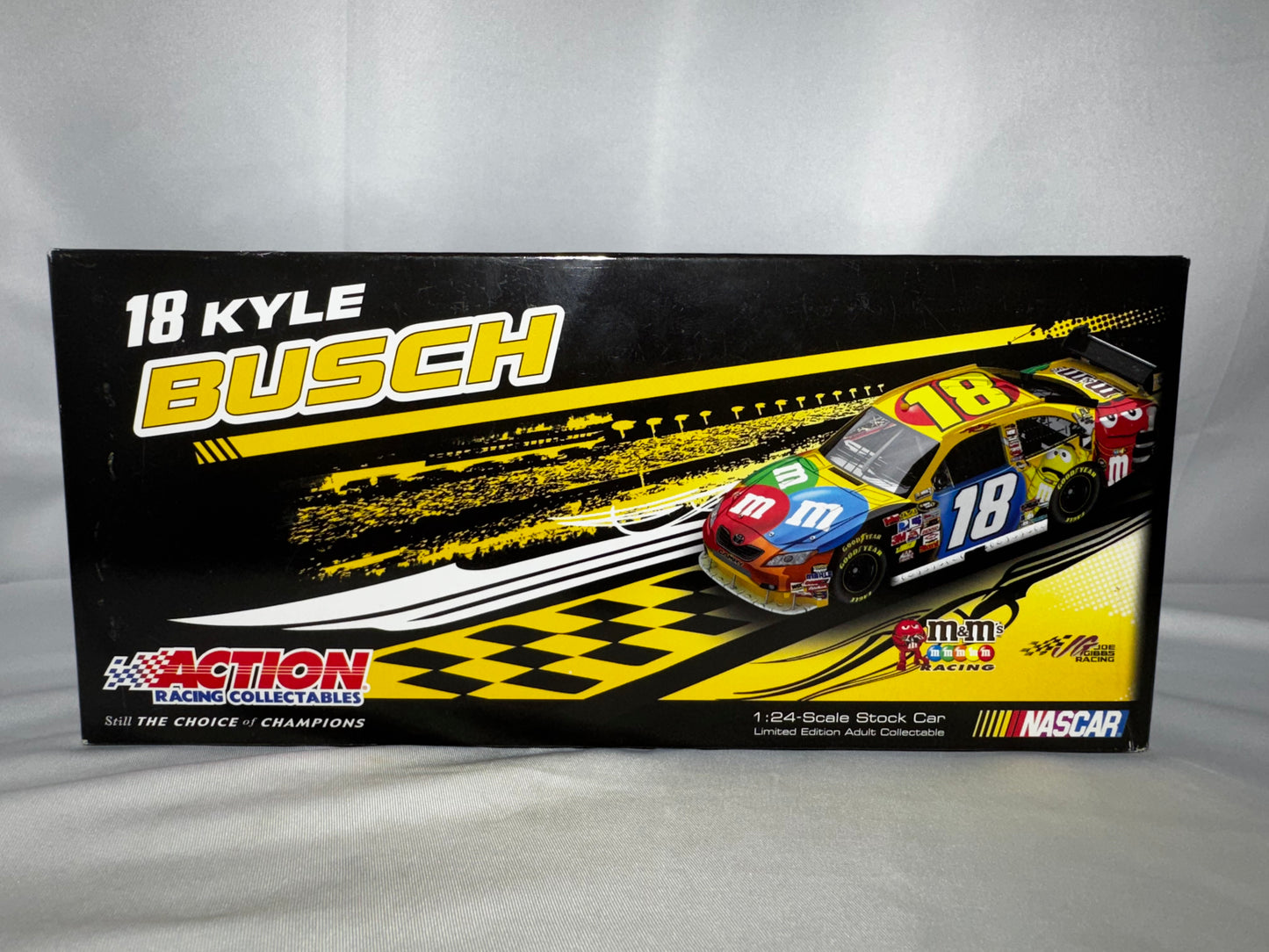 2009 Kyle Busch #18 M&M’s Toyota Camry 1:24 Action Platinum Series Diecast w/ Box