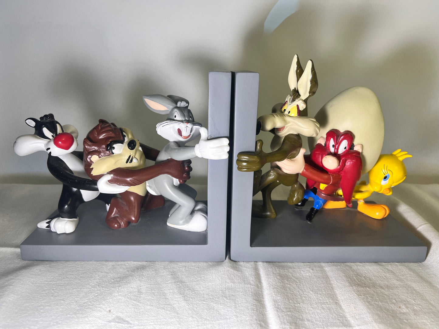 Looney Tunes Bookends-bugs Bunny, Tasmanian, devil, Sylvester, Wile E coyote, Yosemite, Sam, Tweety Bird-Warner Brothers