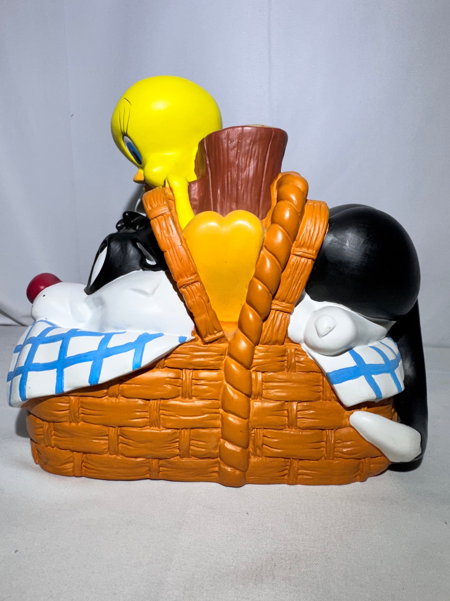 Vintage 1999 Warner Bros Looney Tunes Tweety & Sylvester Picnic Basket Piggy Bank