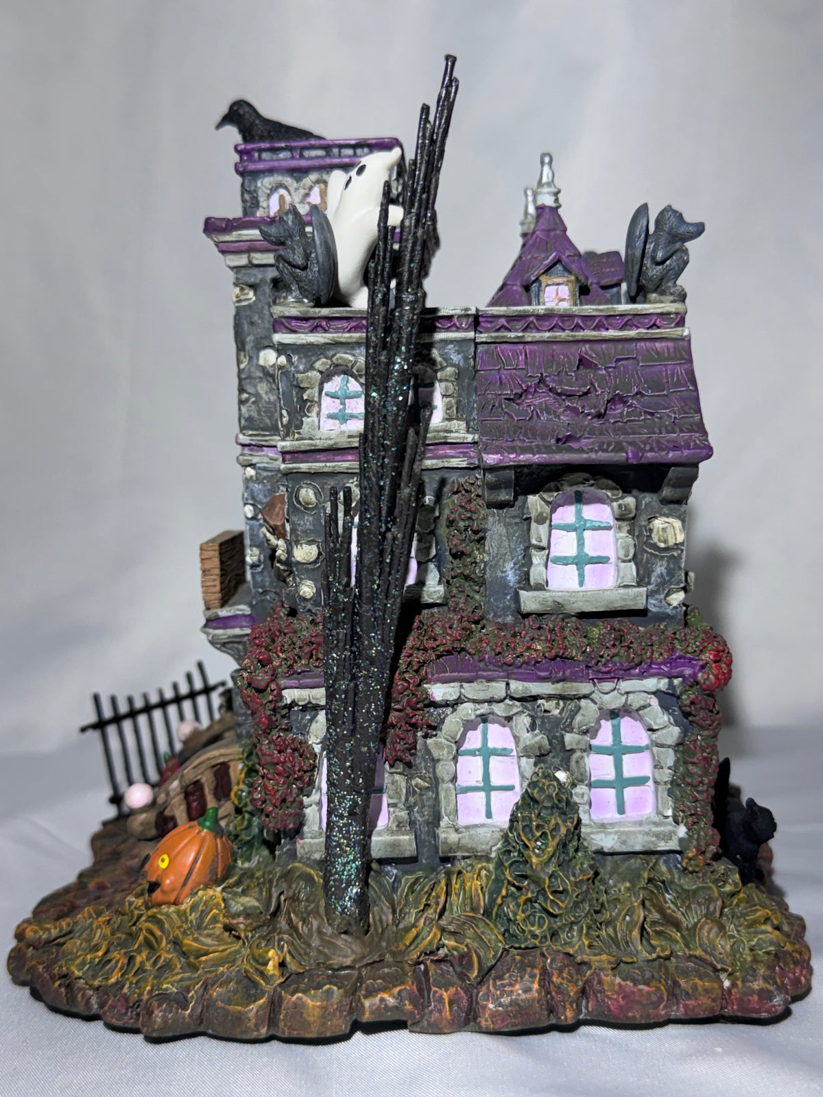 Hawthorne Village The Munsters Halloween Village – Grandpa’s Touch of Transylvania Hotel – 2004
