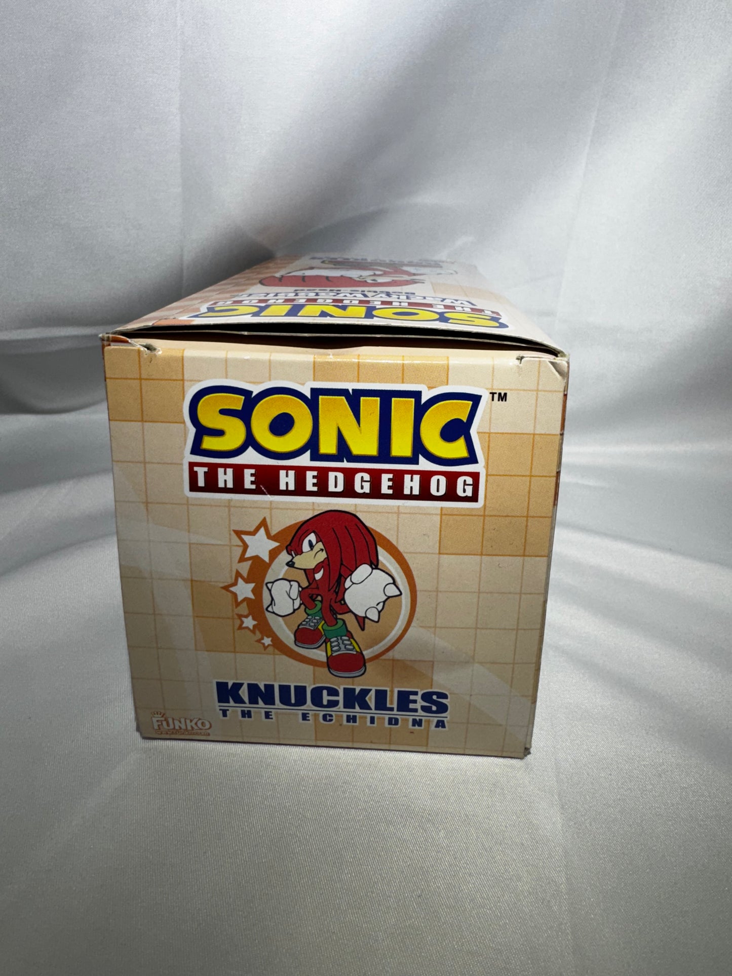 Funko Wacky Wobbler Knuckles the Echidna Bobble-Head Sonic the Hedgehog Figure
