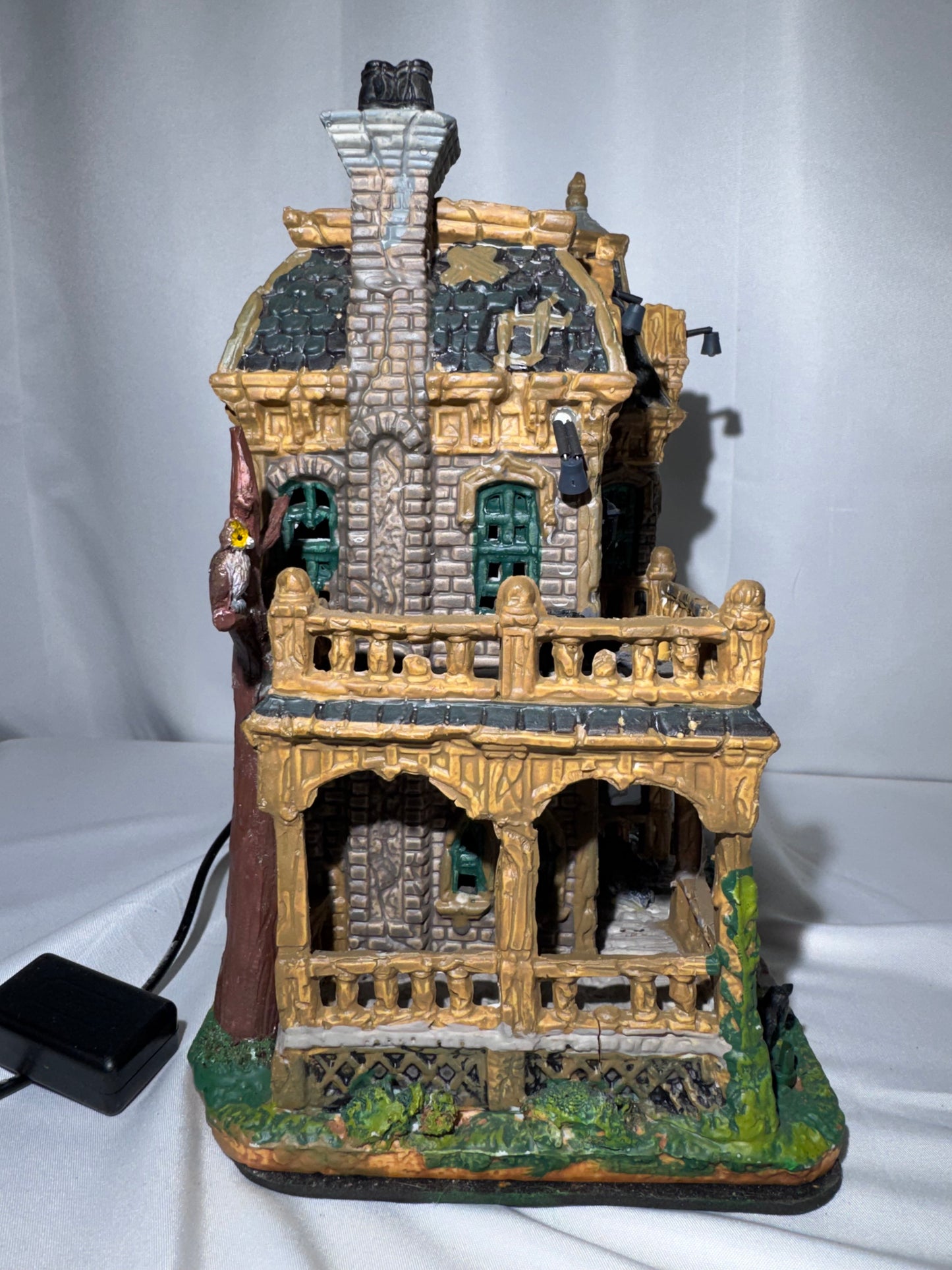 Lemax Spooky Town Withered Mansion #45662 – Retired 2014–2019 Halloween Village