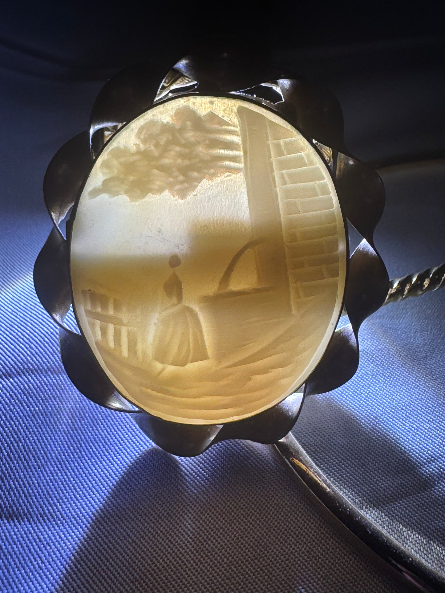 Antique/Vintage Victorian-Style Carved Shell Cameo Brooch – Rebecca at the Well – Gold-Tone Frame