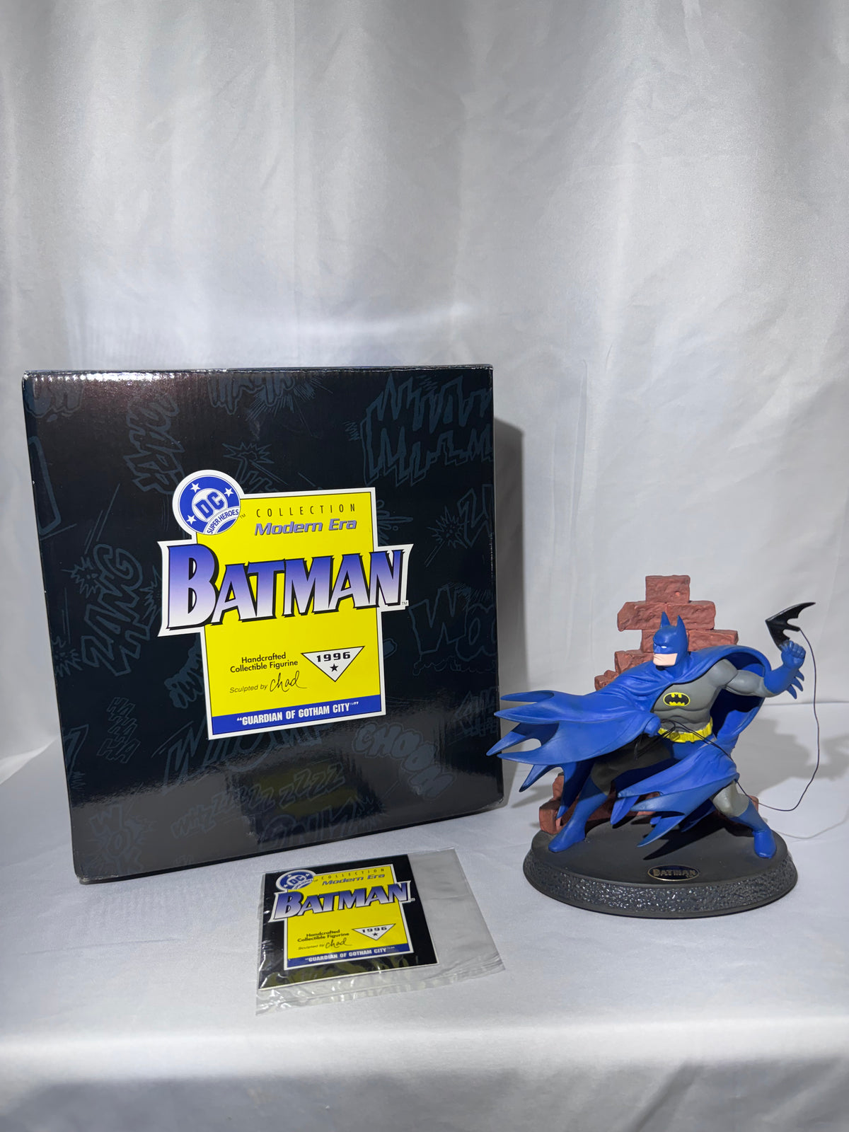 1996 Hallmark DC Super Heroes Collection Batman “Guardian of Gotham City” Figurine QHF3104 – Box & COA