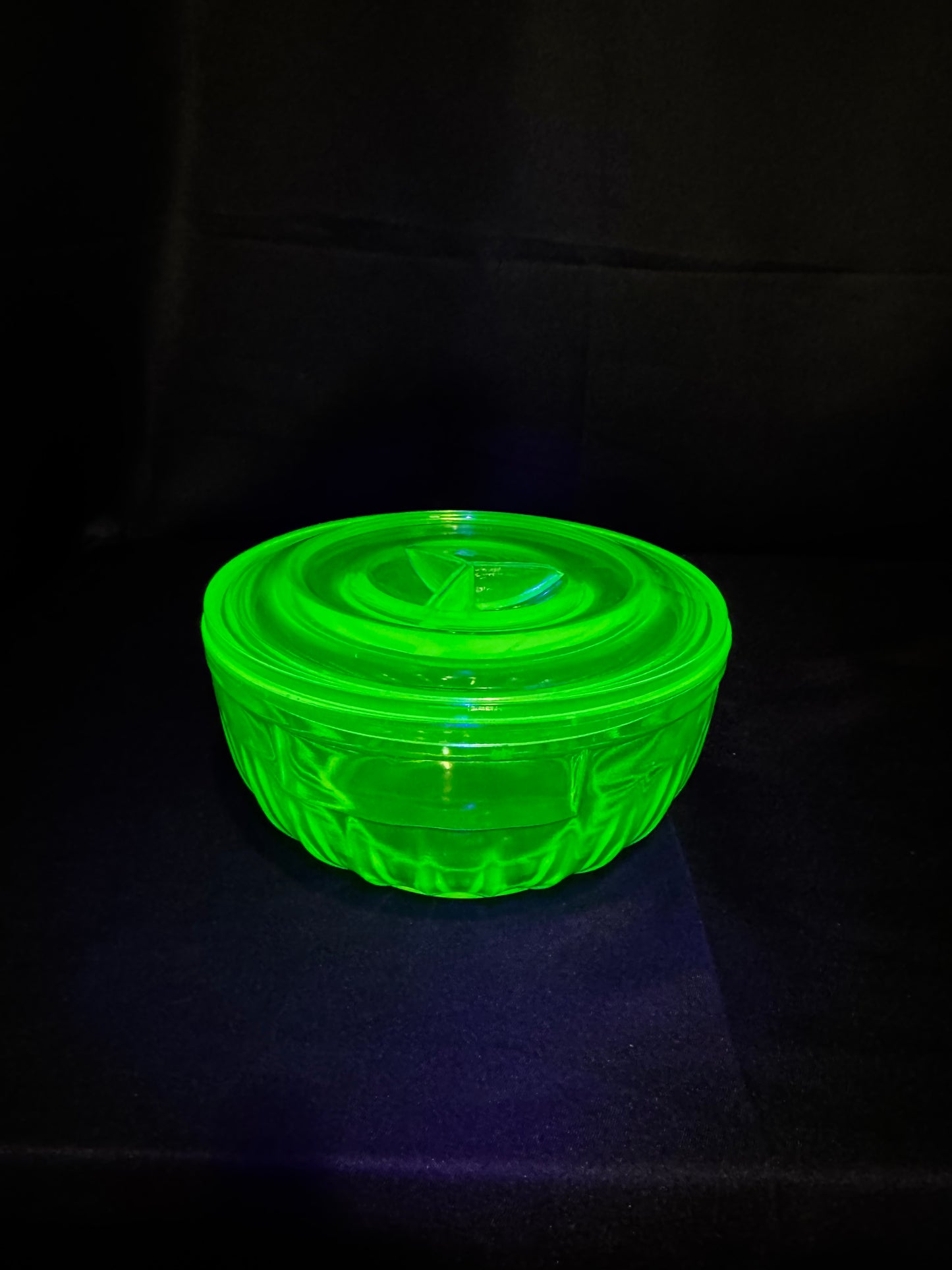 Vintage Anchor Hocking Uranium Glass Refrigerator Dish w/ Lid Ribbed Depression Glass UV Glow 5.5”
