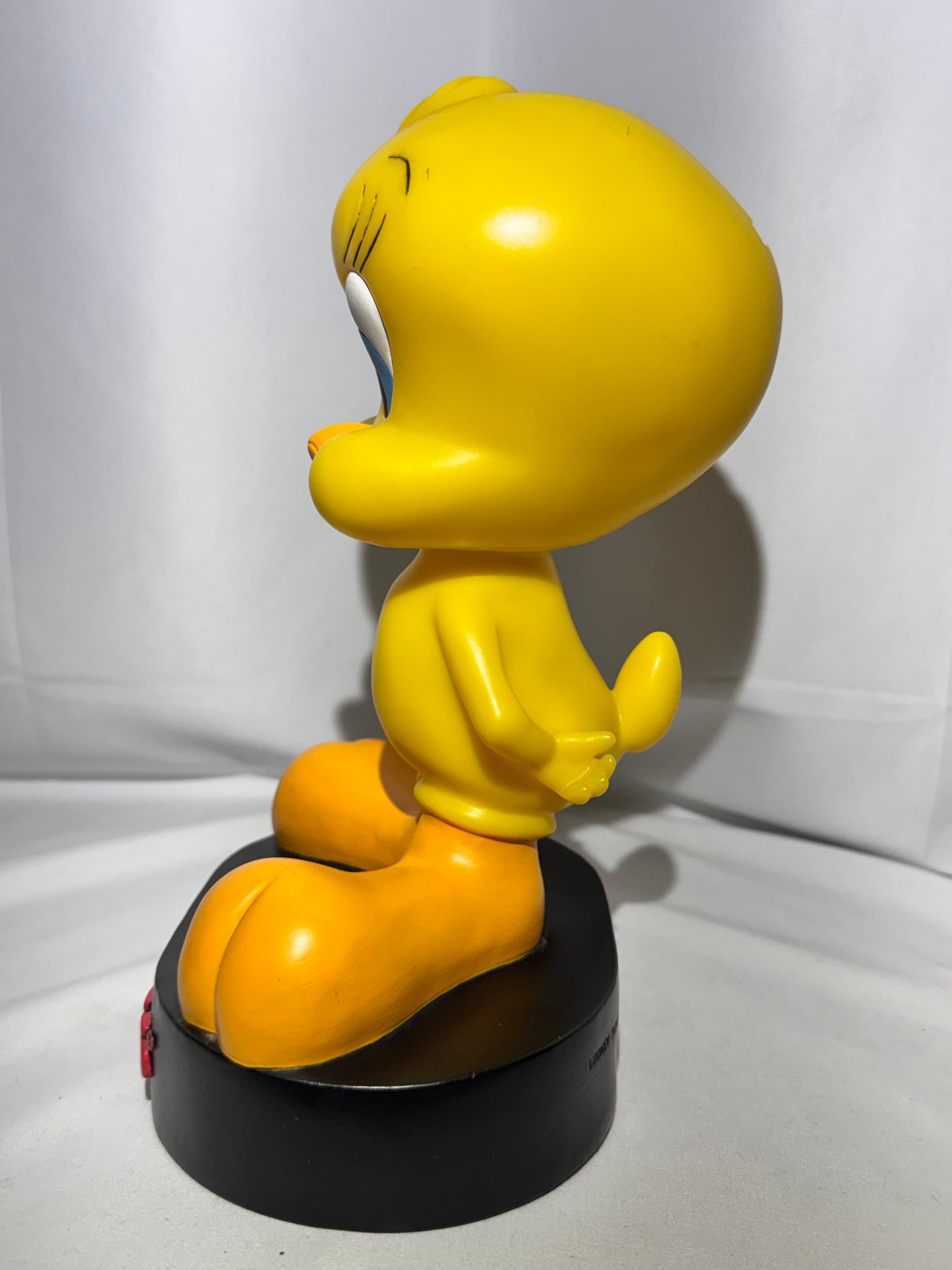 Vintage Looney Tunes Tweety Bird 10.5” Piggy Bank – Six Flags – 1997 Warner Bros