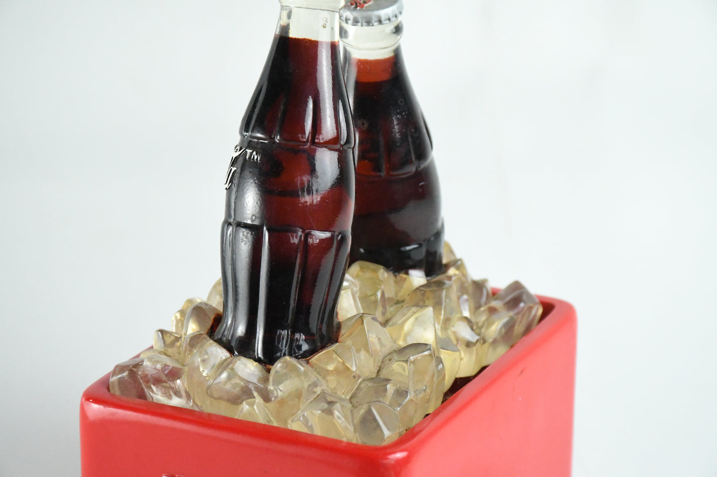 Coca-Cola VTG-Bubbling fountain light up bottles in ice cooler Display