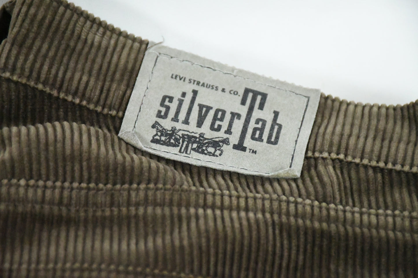 Levis-Silver Tab -Brown Corduroy-Baggy-Mans W32 L30 VTG