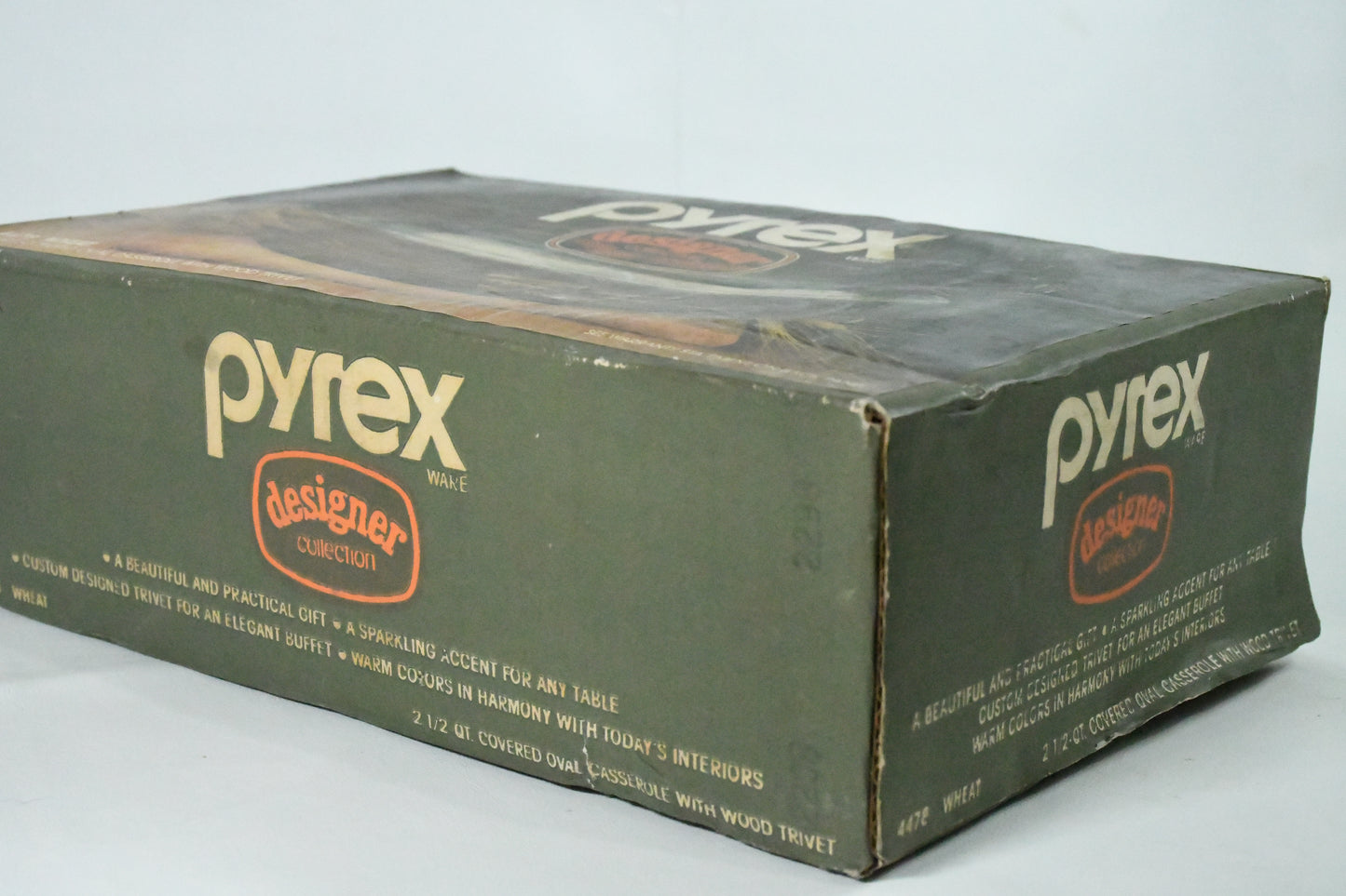 Pyrex-Wheat-4478-2 1/2qt Casserole with wood Trivet-VTG-in box