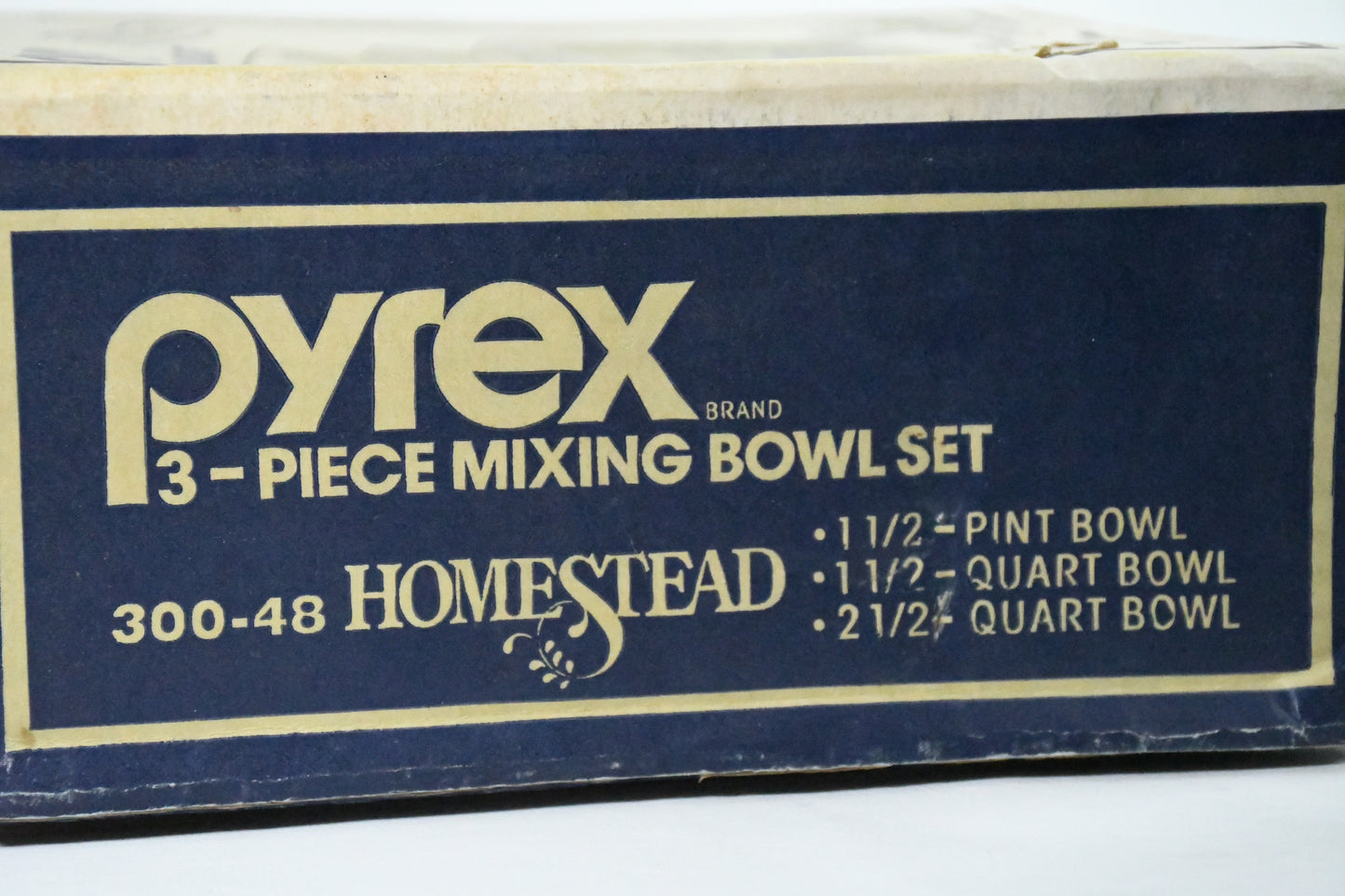 Pyrex- Home Stead 30048- 3 piece mixing bowl set-Vtg-in box