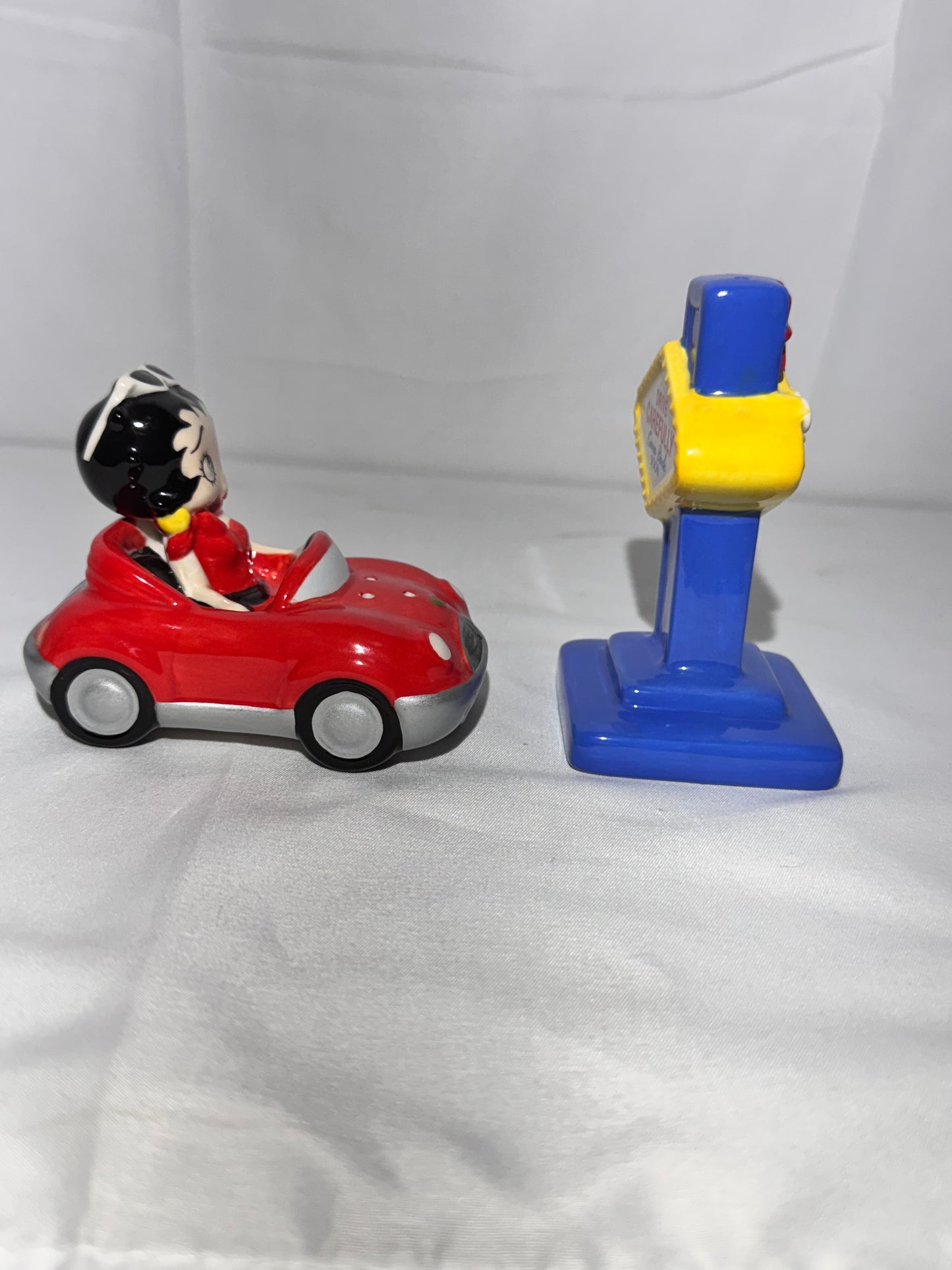 V intage 2008 Betty Boop Salt & Pepper Shaker Set – Betty in Red Corvette & Las Vegas Sign by Vandor
