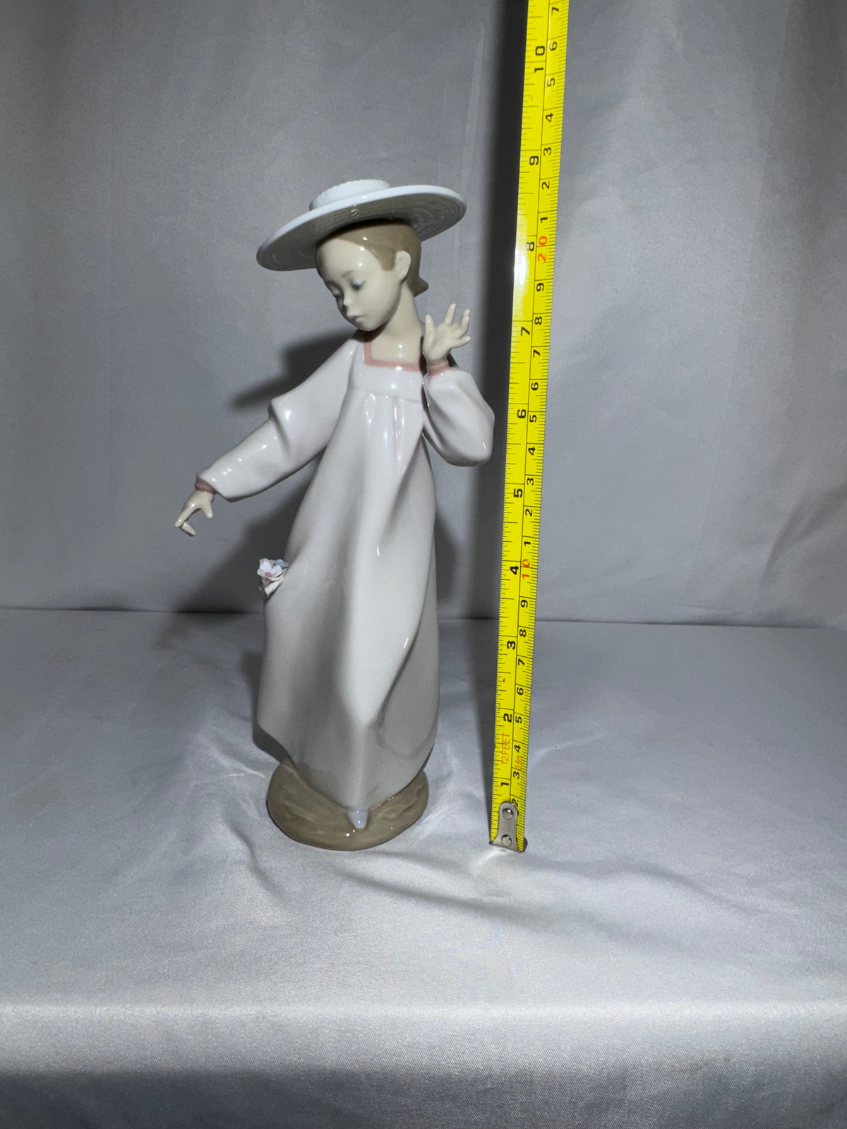 Lladró Hello Friend! #6414 Porcelain Figurine – Salvador Debón – Damaged