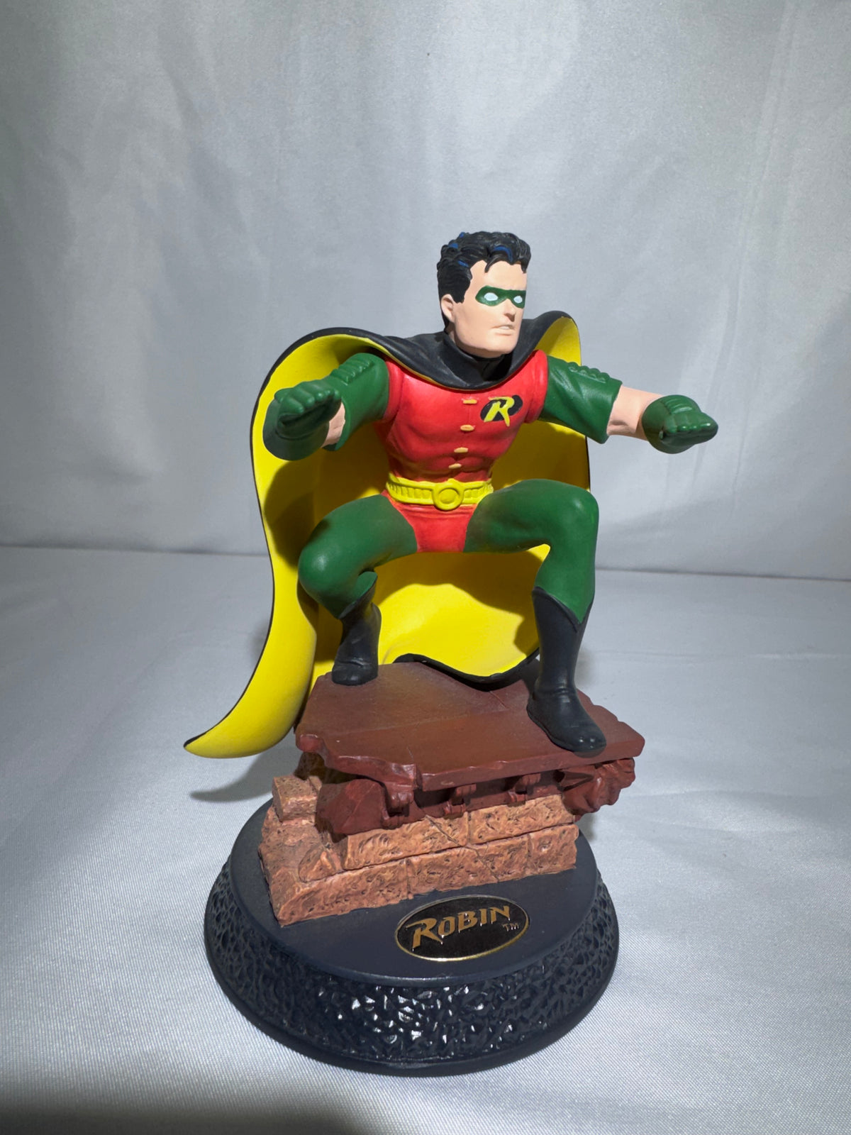 Hallmark 1996 DC Super Heroes Modern Era Robin Figurine – “World’s Bravest Teenager”