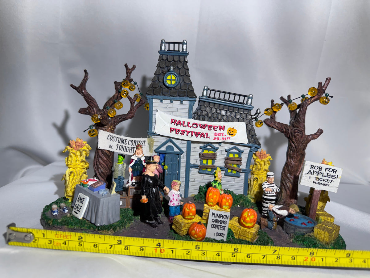 Lemax Spooky Town Halloween Festival #43422 — 2004 Retired Table Accent