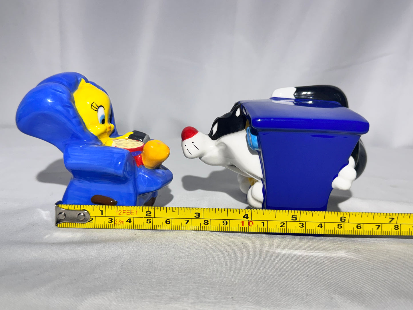 Tweety & Sylvester Salt and Pepper Shaker Set – Warner Bros. Looney Tunes (2001)