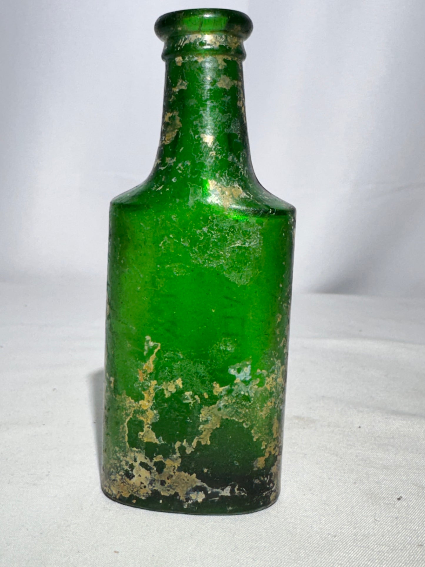 Antique SCOTT & BOWNE “PREVALTINA” Green Glass Bottle – 19th Century Medicine Bottle