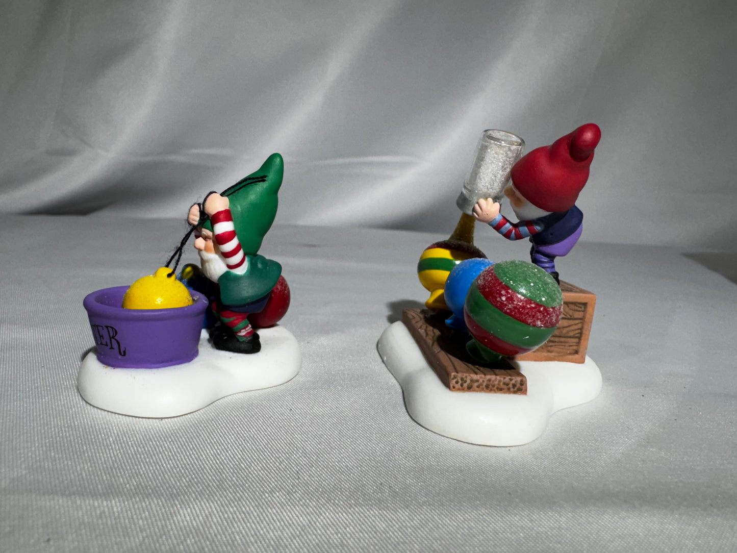 Department 56 North Pole Village Glitter Detail #56.56812 Retired Accessory Set w/ Box Repaired