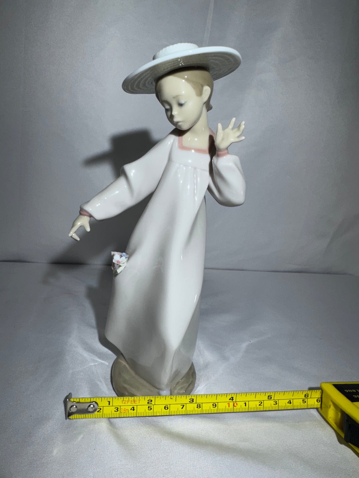 Lladró Hello Friend! #6414 Porcelain Figurine – Salvador Debón – Damaged