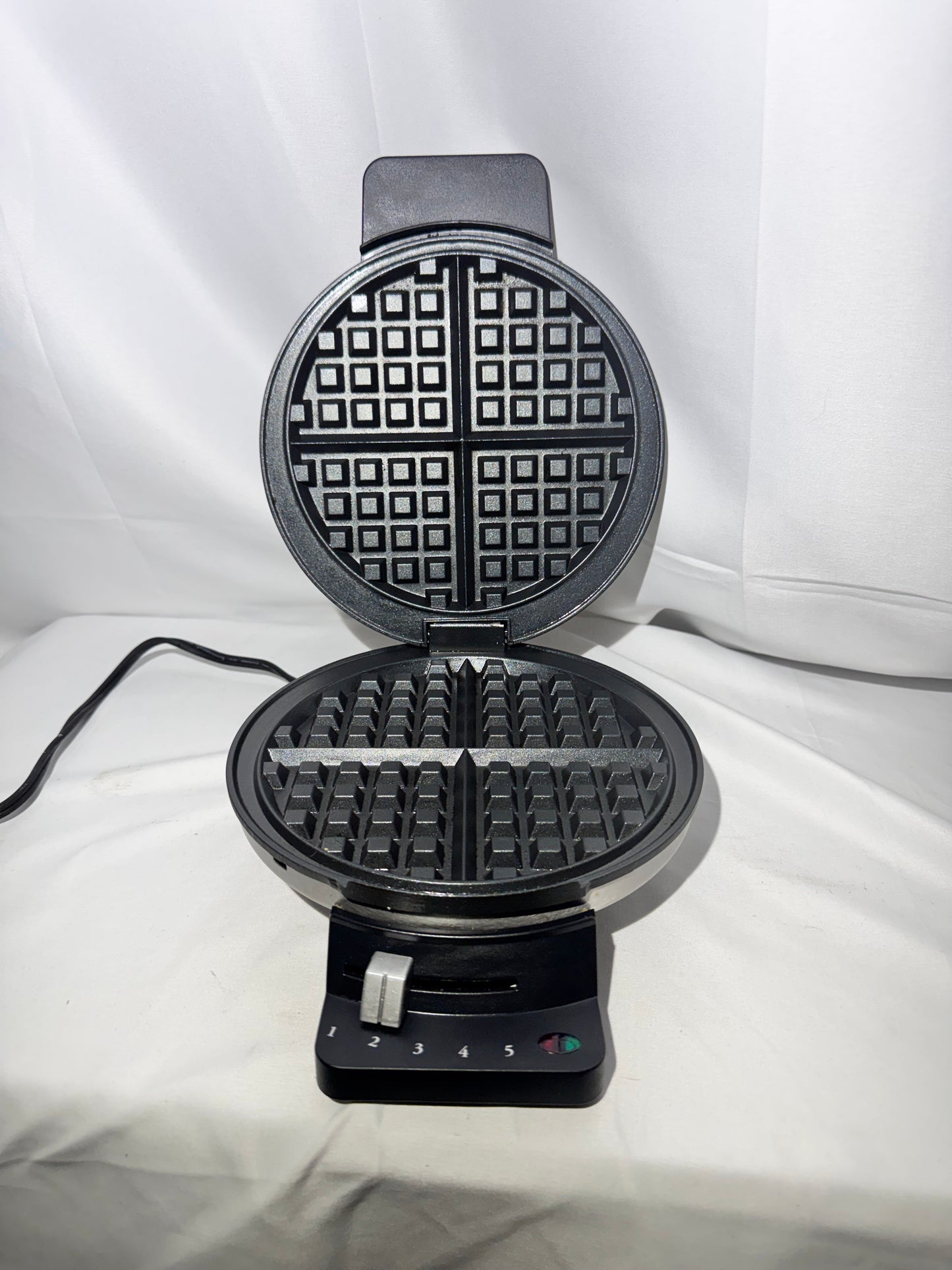 Cuisinart Classic round Waffle Maker – Model WMR-CA