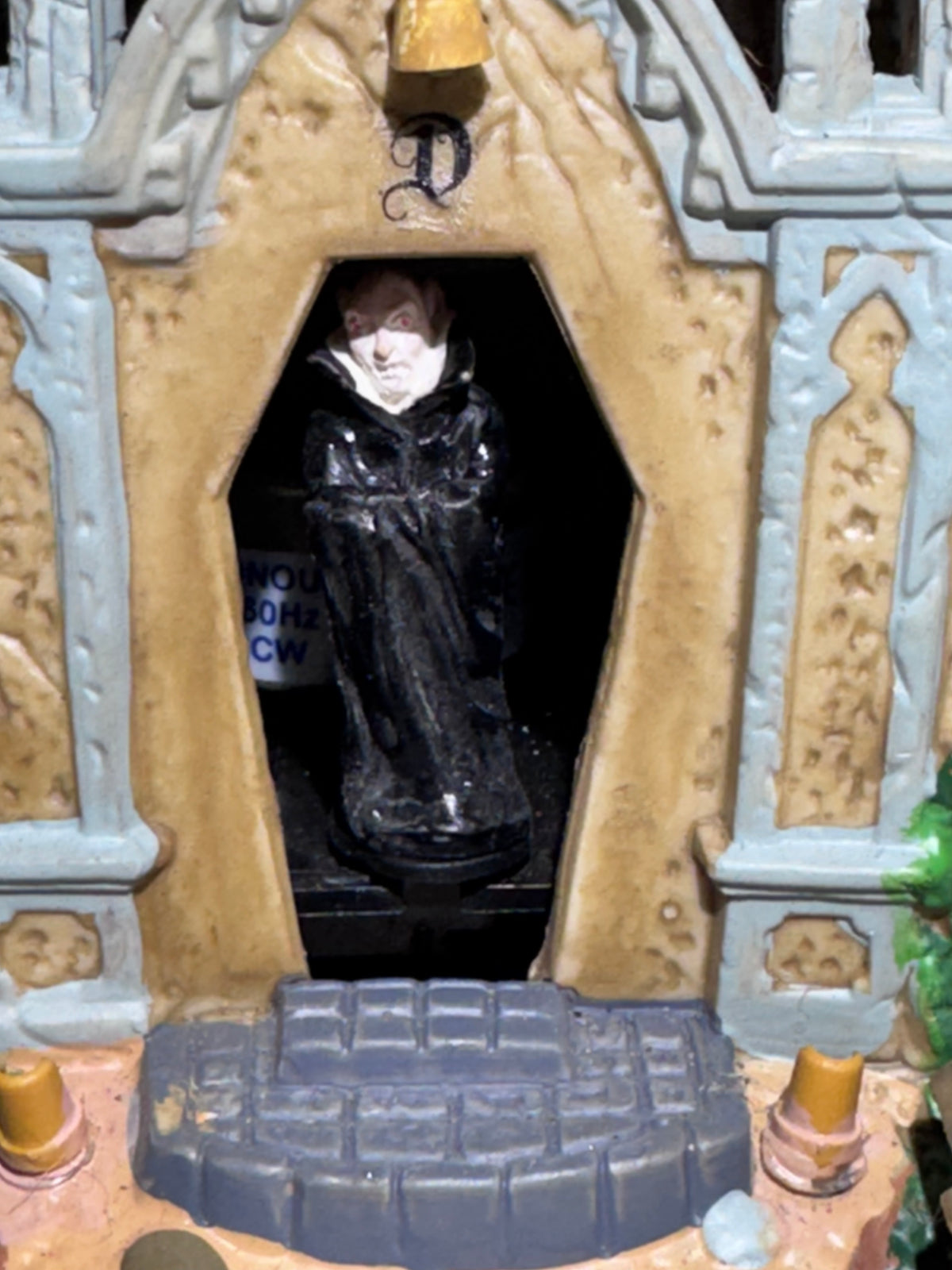 Lemax Spooky Town Vampire Castle #75498 – Retired 2007 Halloween Village – Animated & Lighted