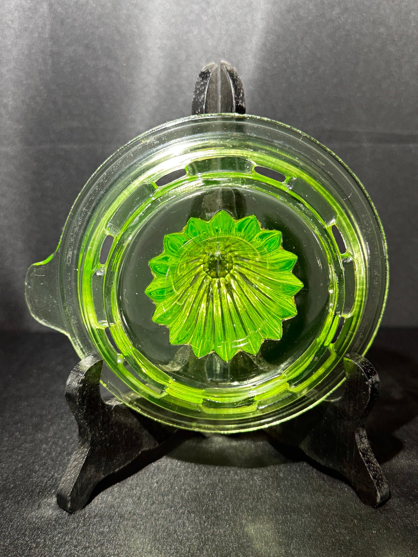 Vintage Uranium Glass Citrus Reamer Juicer Green Depression Glass 5.5” UV Reactive