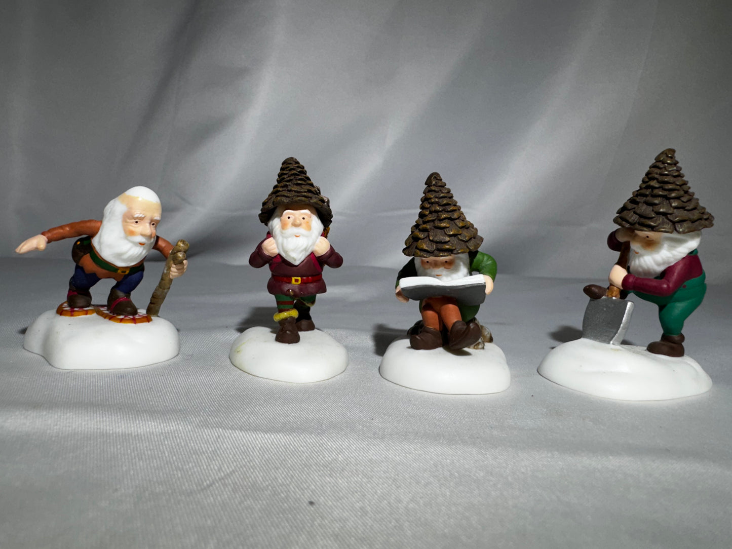 Department 56 North Pole Woods Elves #56.56922 Retired Village Accessory Set READ