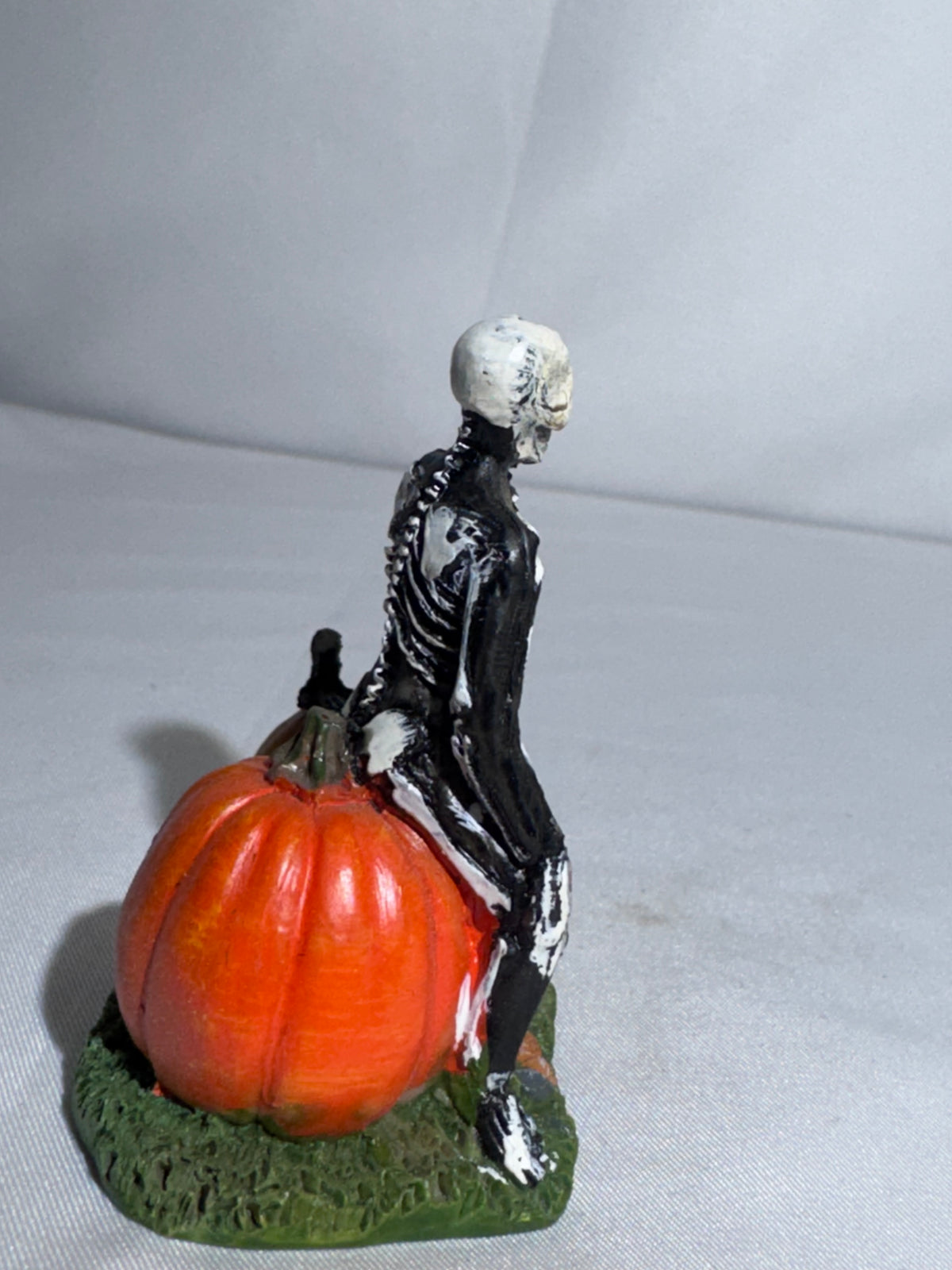 LEMAX Spooky Town Halloween Companions – Retired Halloween Figurine – Missing Black Cat