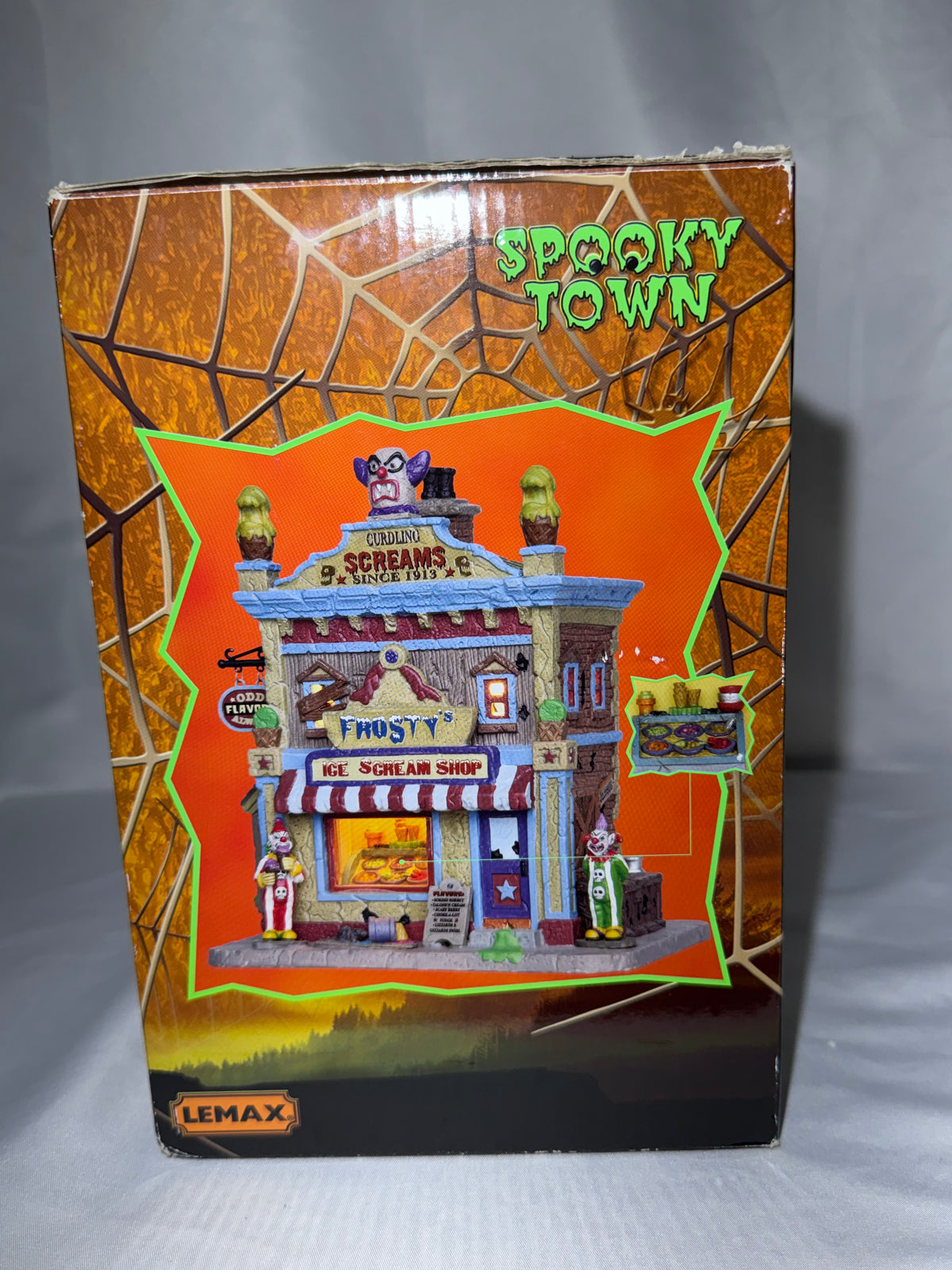 Lemax Spooky Town Frosty’s Ice Scream Shop #25370 – Retired 2012–2015 – Original Box