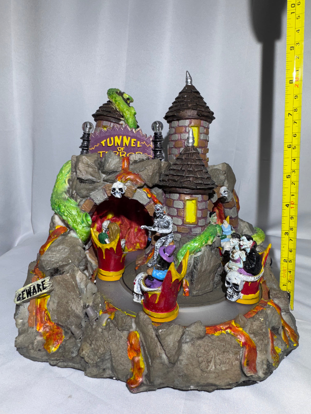 Lemax Spooky Town Tunnel of Terror #84771 – Retired 2008–2018 – Animated & Musical