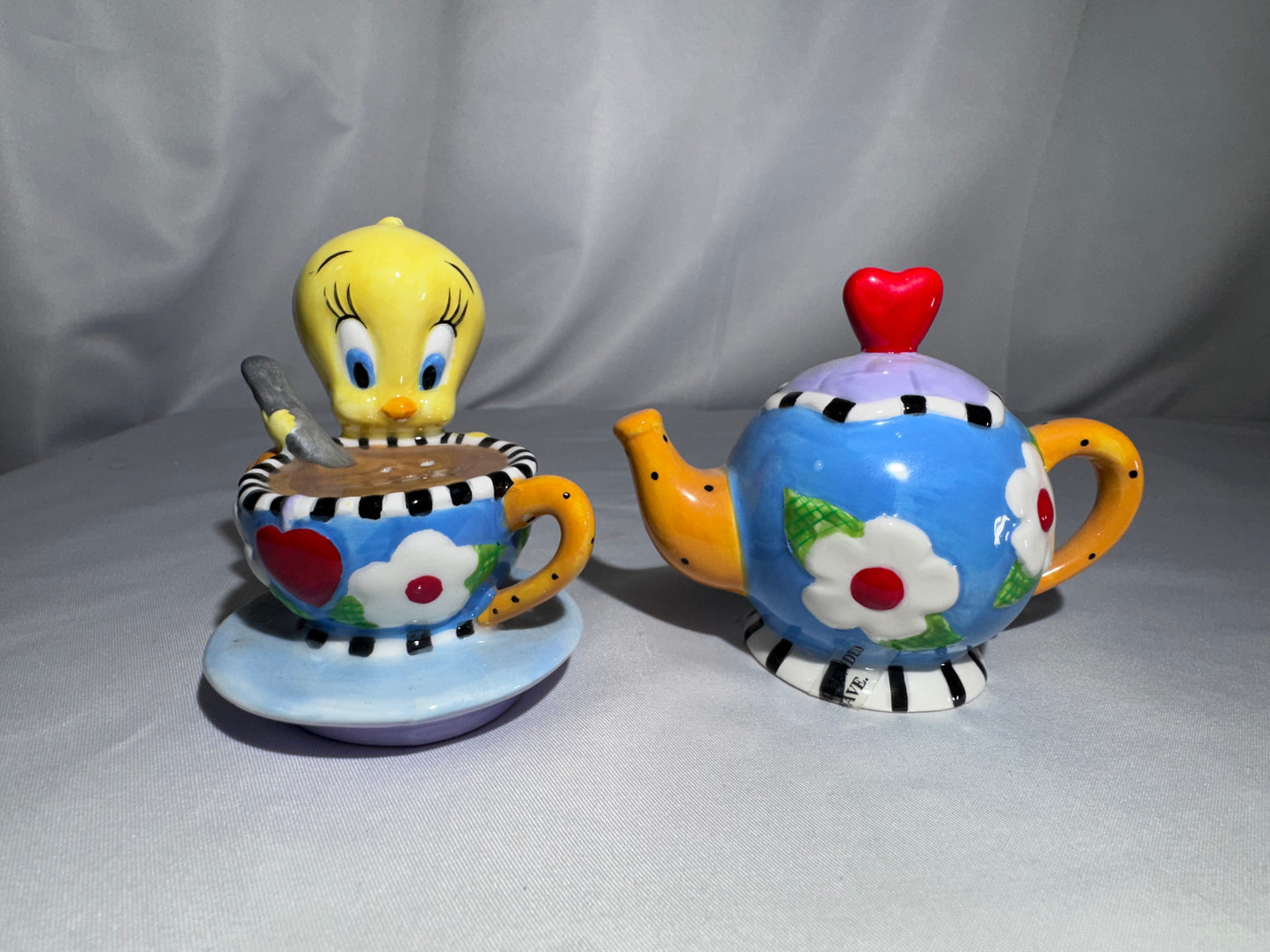 Vintage 1999 Tweety’s Tea Party Mini Salt & Pepper Set – Warner Bros. Studio Store – Original Box