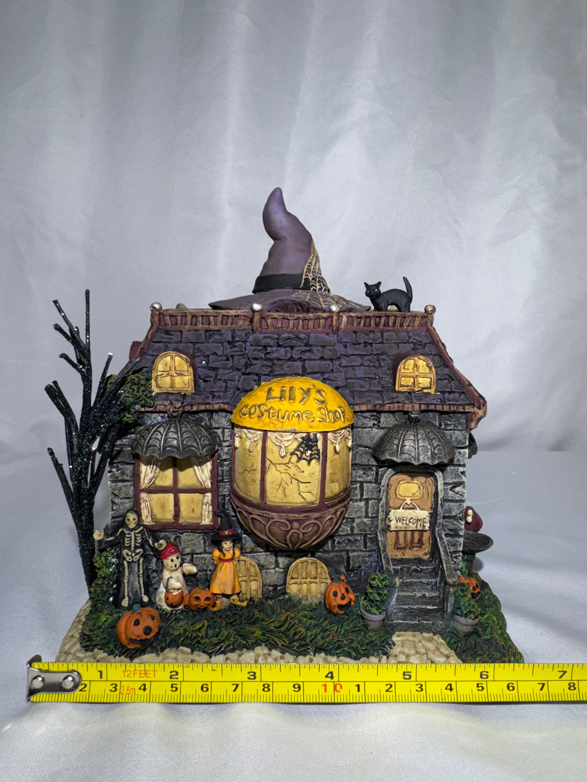 Hawthorne Village The Munsters Lily’s Costume Shop – A2296 – 2005 Halloween Village