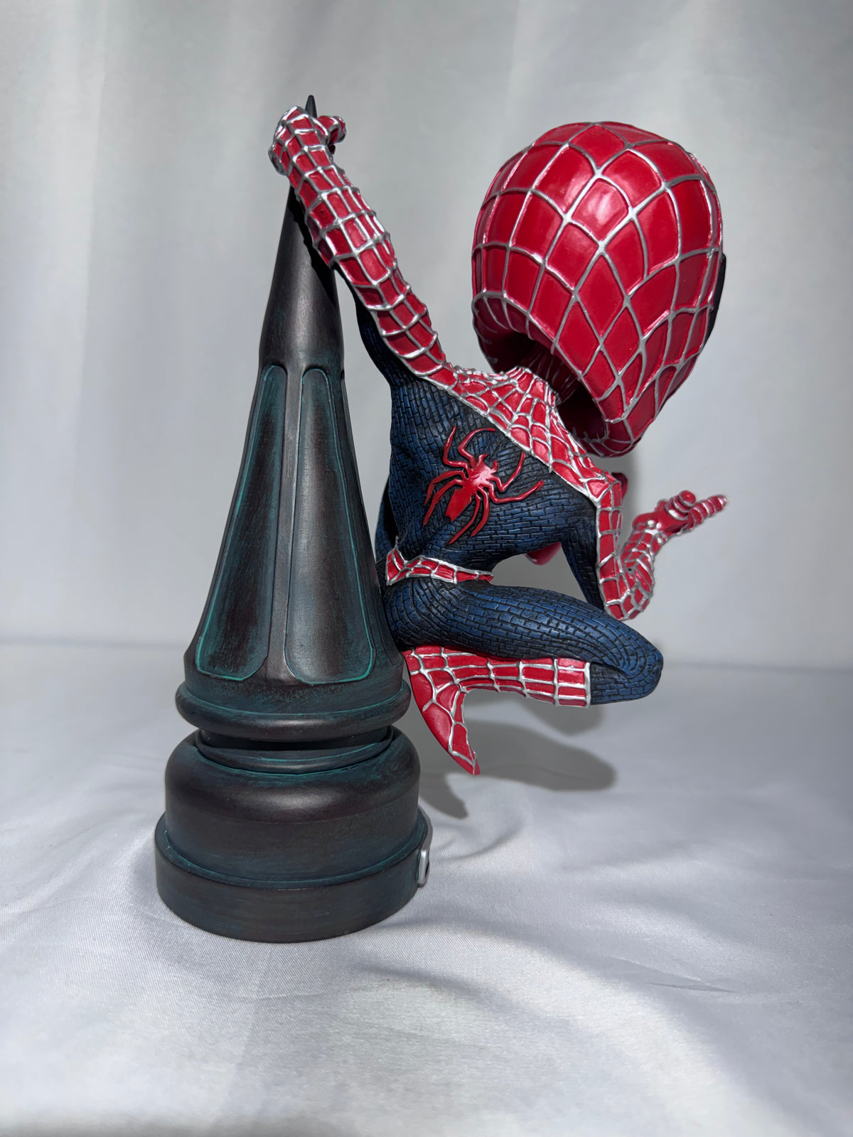 2004 NECA Extreme Head Knockers Spider-Man 2 Bobblehead – With Original Collector Box